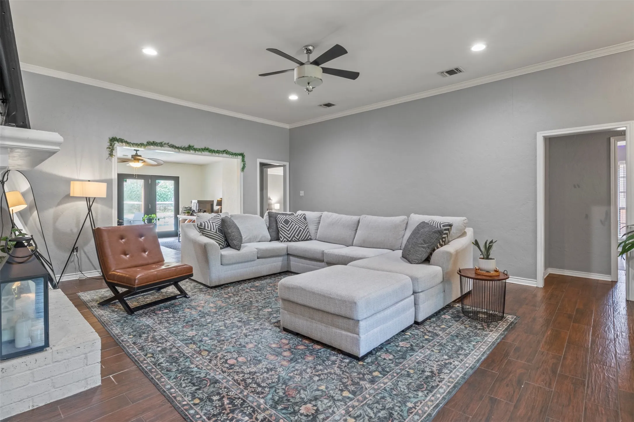 Single Family Residence For Sale in Dallas County , 2014 Royal Crest Drive, Garland, Texas 75043, 4 Bedroom, 3 Bathroom, 2 Garage spaces, 2,452 Sqft, built in 1983, mls#21333897, Real Estate Agent in Garland, Homes For Sale in Dallas county, Homes For Sale in Garland, Realtor in Garland Texas, Real Estate Brokerage Independent Realty Texas, Luminita Cordes Realtor