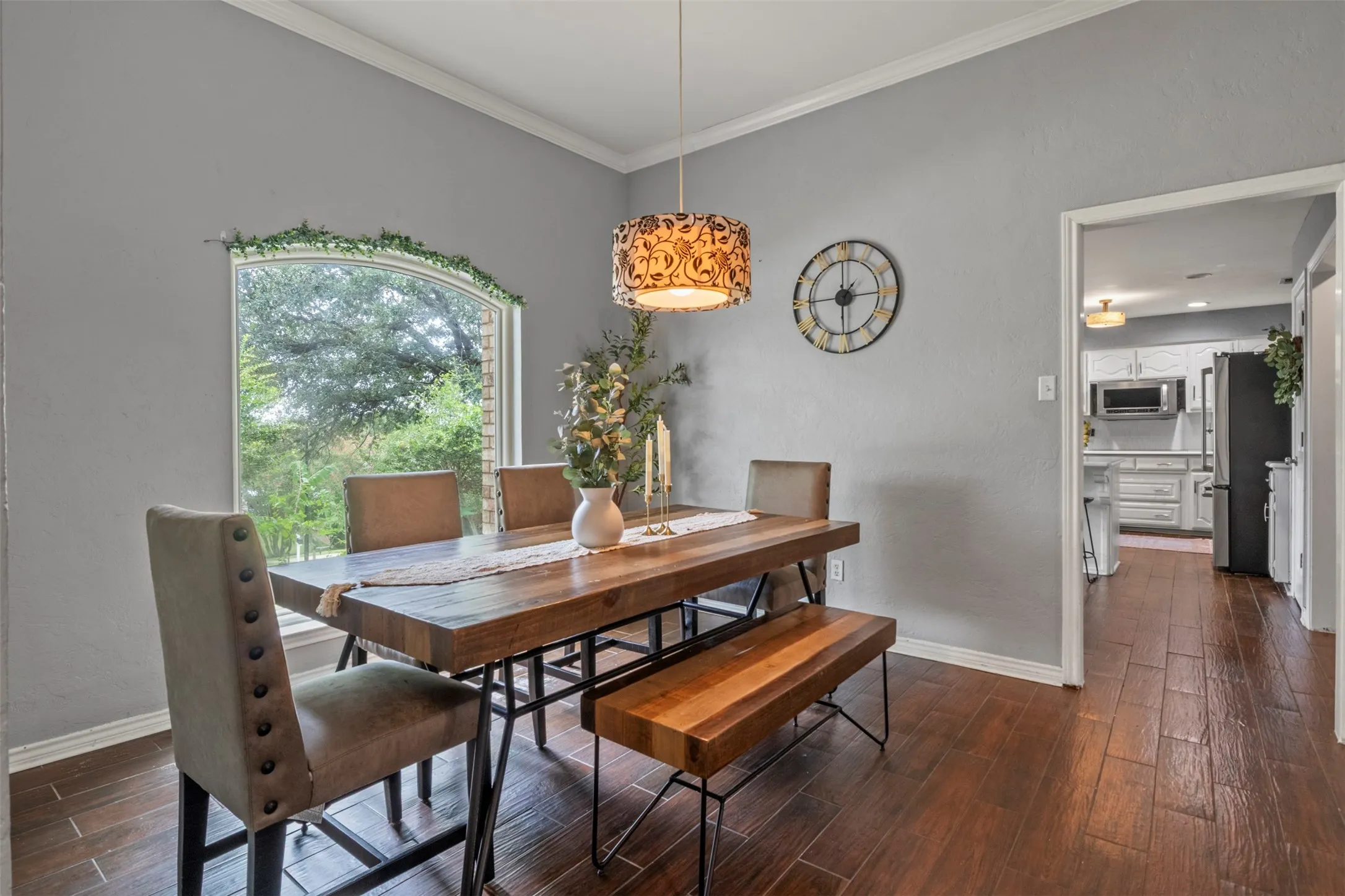 Single Family Residence For Sale in Dallas County , 2014 Royal Crest Drive, Garland, Texas 75043, 4 Bedroom, 3 Bathroom, 2 Garage spaces, 2,452 Sqft, built in 1983, mls#21333897, Real Estate Agent in Garland, Homes For Sale in Dallas county, Homes For Sale in Garland, Realtor in Garland Texas, Real Estate Brokerage Independent Realty Texas, Luminita Cordes Realtor
