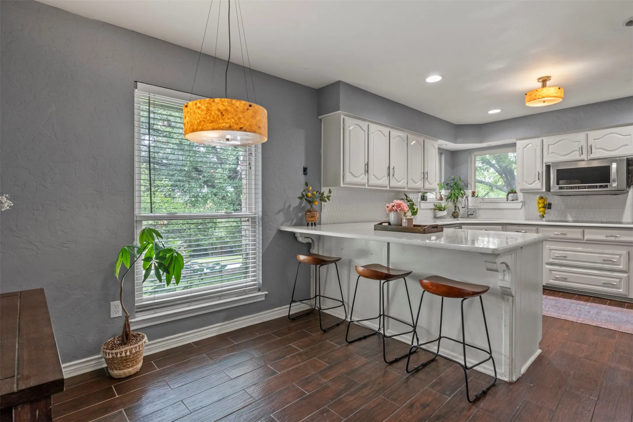 Single Family Residence For Sale in Dallas County , 2014 Royal Crest Drive, Garland, Texas 75043, 4 Bedroom, 3 Bathroom, 2 Garage spaces, 2,452 Sqft, built in 1983, mls#21333897, Real Estate Agent in Garland, Homes For Sale in Dallas county, Homes For Sale in Garland, Realtor in Garland Texas, Real Estate Brokerage Independent Realty Texas, Luminita Cordes Realtor