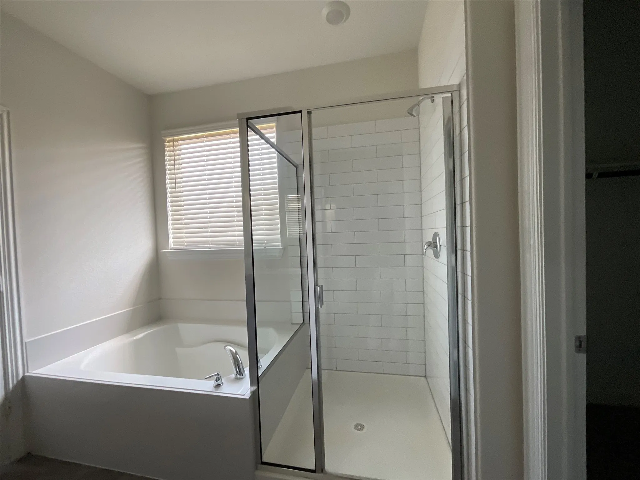 Single Family Residence For Rent in Kaufman County , 4320 Shadow Drive, Forney, Texas 75126, 4 Bedroom, 2 Bathroom, 2 Garage spaces, 1,830 Sqft, built in 2022, mls#21328768, Real Estate Agent in Forney, Homes For Rent in Kaufman county, Homes For Rent in Forney, Realtor in Forney Texas, Real Estate Brokerage Independent Realty Texas, Luminita Cordes Realtor