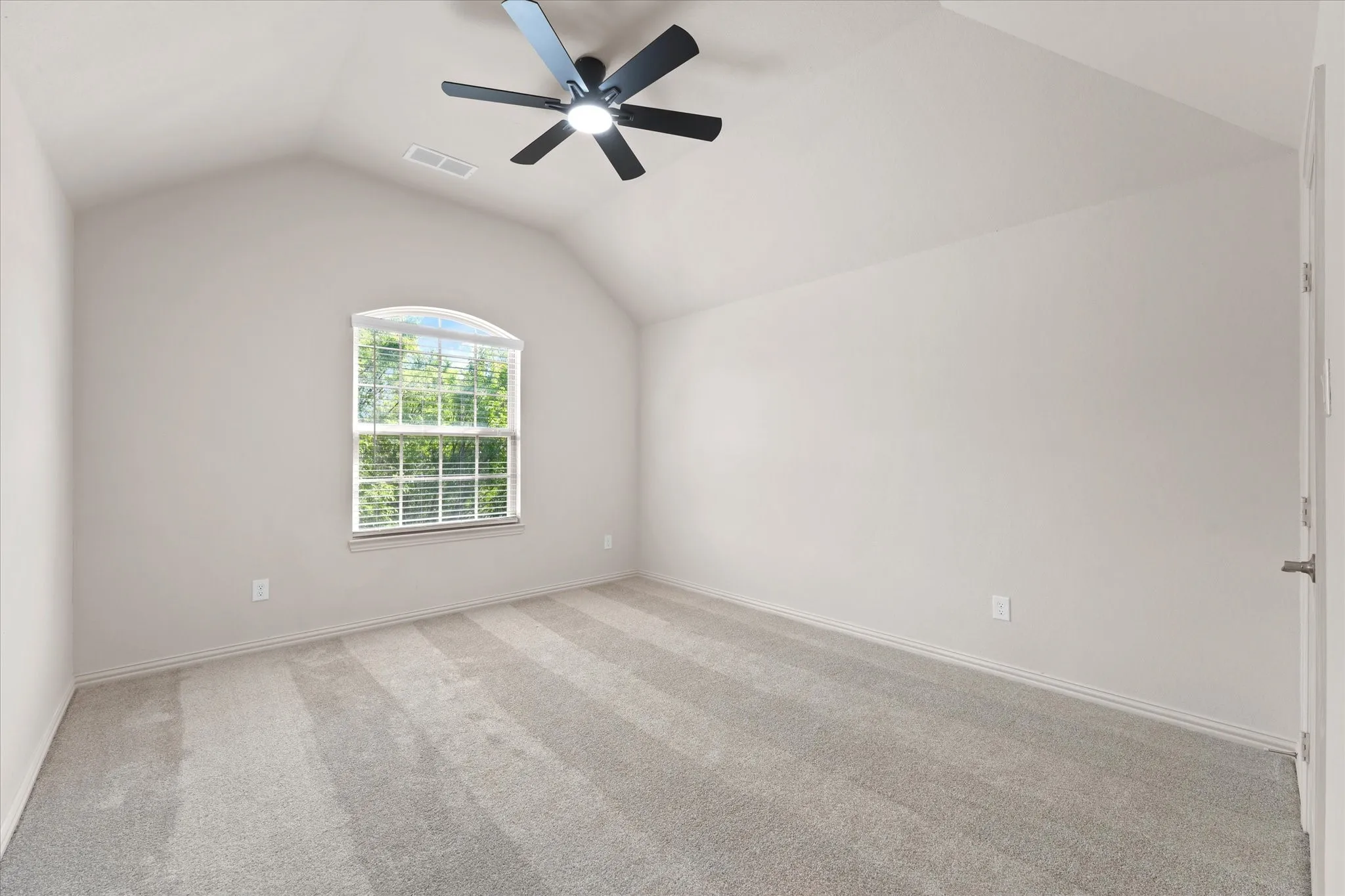 Single Family Residence For Sale in Tarrant County , 2824 Pino, Grand Prairie, Texas 75054, 5 Bedroom, 4 Bathroom, 3 Garage spaces, 3,712 Sqft, built in 2014, mls#21343304, Real Estate Agent in Grand Prairie, Homes For Sale in Tarrant county, Homes For Sale in Grand Prairie, Realtor in Grand Prairie Texas, Real Estate Brokerage Independent Realty Texas, Luminita Cordes Realtor