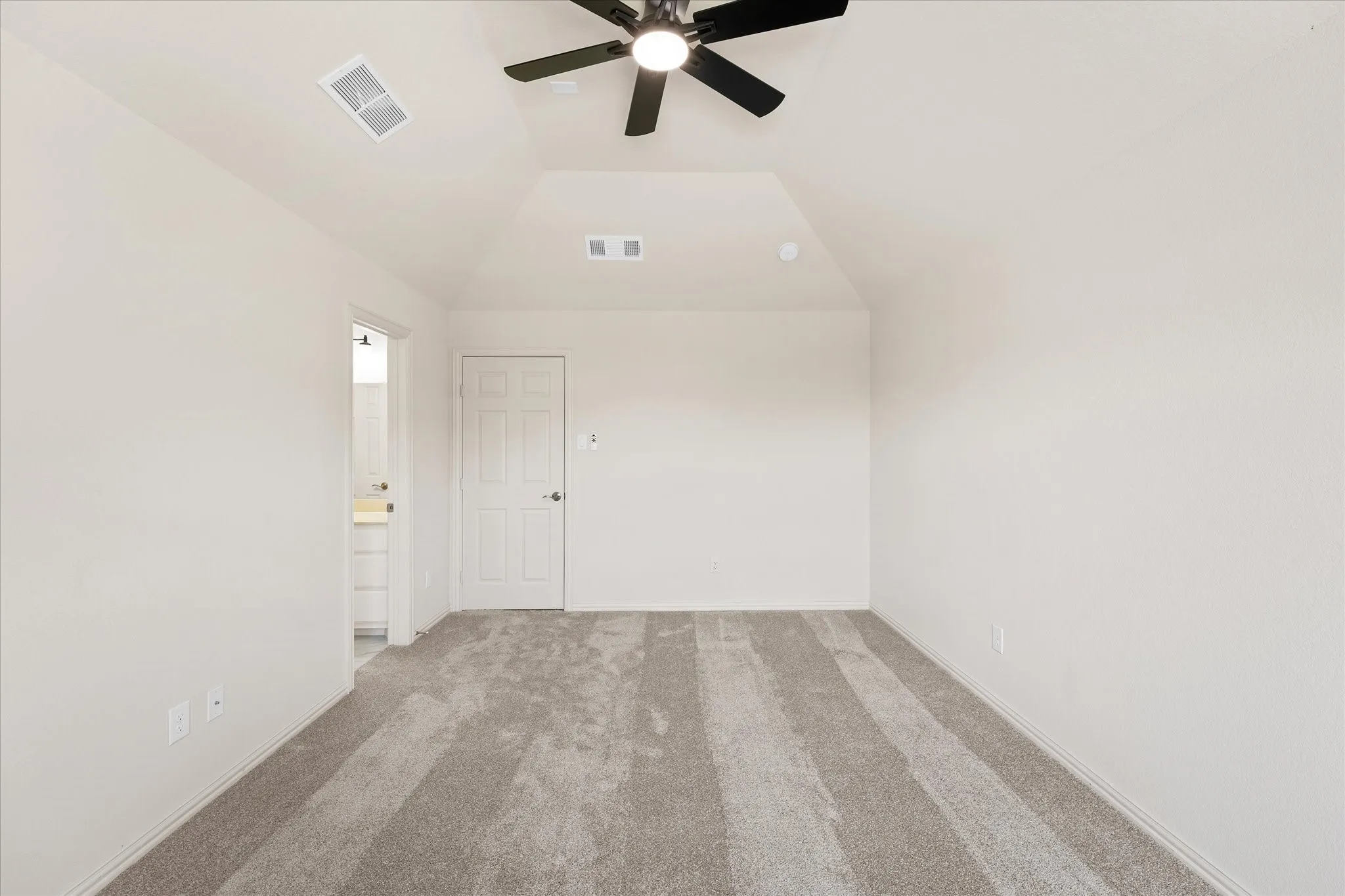 Single Family Residence For Sale in Tarrant County , 2824 Pino, Grand Prairie, Texas 75054, 5 Bedroom, 4 Bathroom, 3 Garage spaces, 3,712 Sqft, built in 2014, mls#21343304, Real Estate Agent in Grand Prairie, Homes For Sale in Tarrant county, Homes For Sale in Grand Prairie, Realtor in Grand Prairie Texas, Real Estate Brokerage Independent Realty Texas, Luminita Cordes Realtor