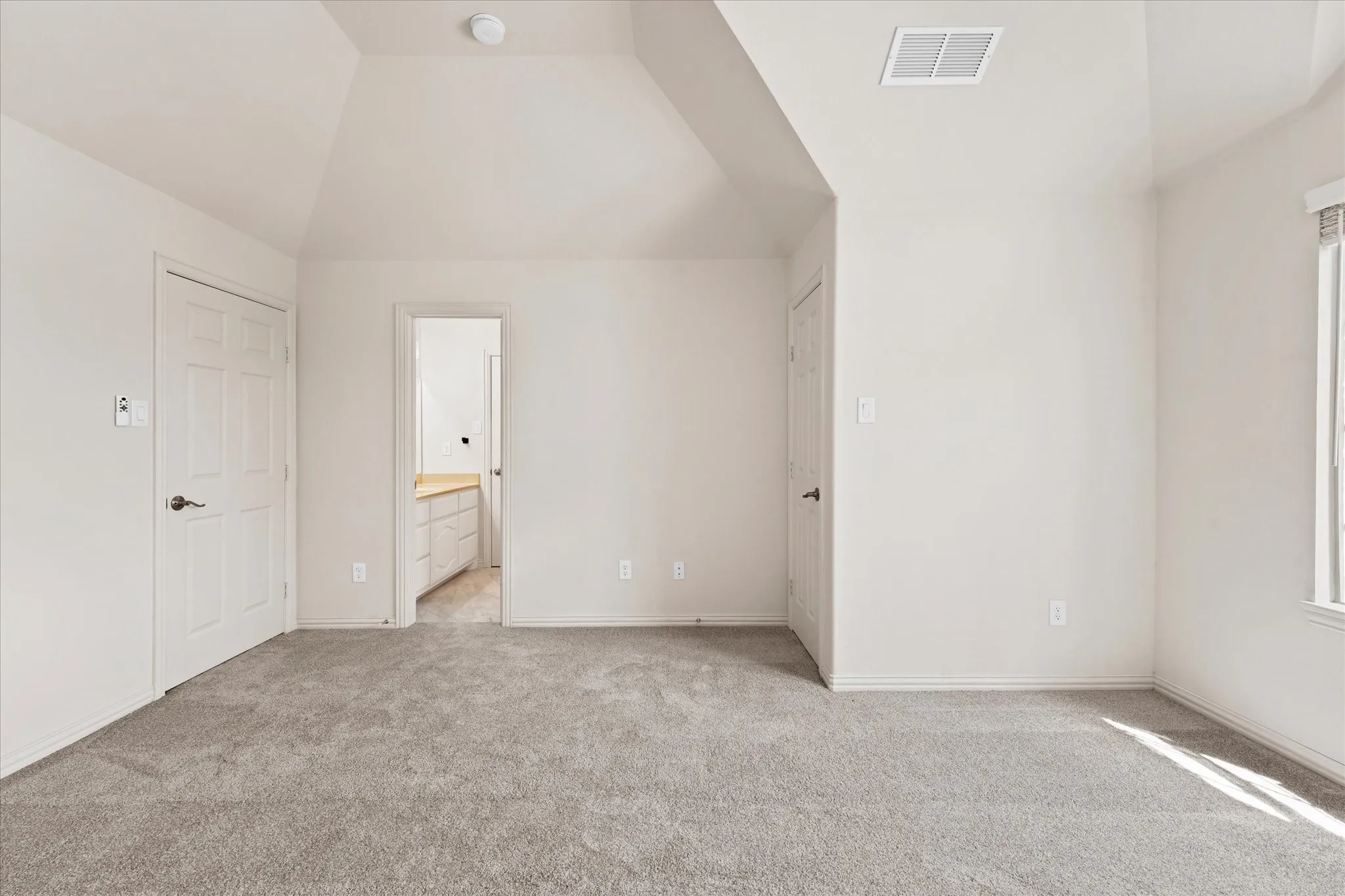 Single Family Residence For Sale in Tarrant County , 2824 Pino, Grand Prairie, Texas 75054, 5 Bedroom, 4 Bathroom, 3 Garage spaces, 3,712 Sqft, built in 2014, mls#21343304, Real Estate Agent in Grand Prairie, Homes For Sale in Tarrant county, Homes For Sale in Grand Prairie, Realtor in Grand Prairie Texas, Real Estate Brokerage Independent Realty Texas, Luminita Cordes Realtor