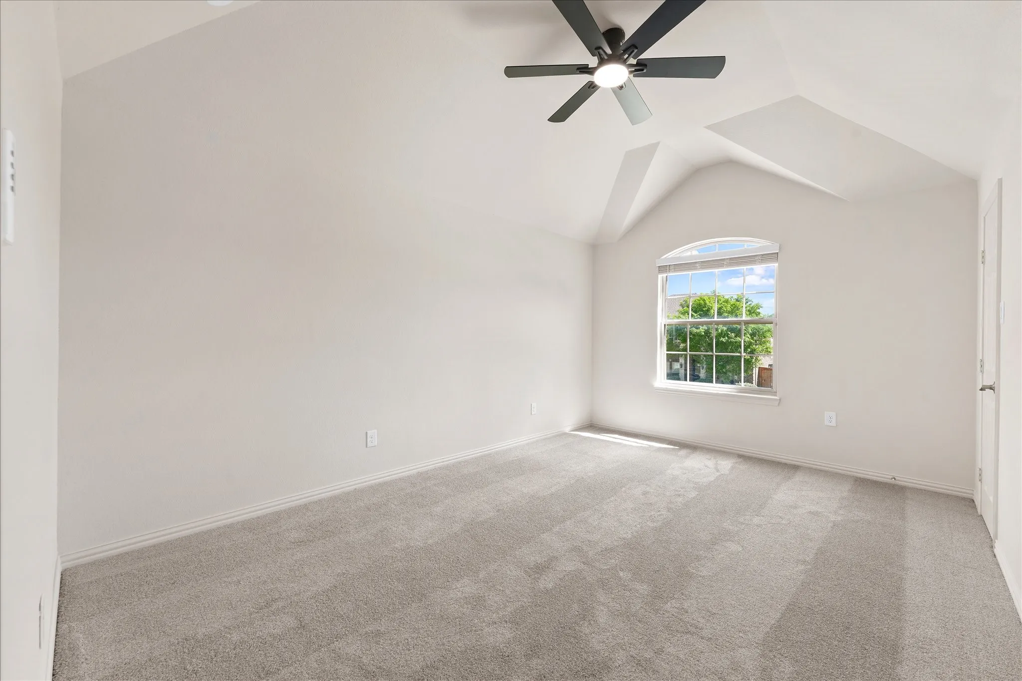 Single Family Residence For Sale in Tarrant County , 2824 Pino, Grand Prairie, Texas 75054, 5 Bedroom, 4 Bathroom, 3 Garage spaces, 3,712 Sqft, built in 2014, mls#21343304, Real Estate Agent in Grand Prairie, Homes For Sale in Tarrant county, Homes For Sale in Grand Prairie, Realtor in Grand Prairie Texas, Real Estate Brokerage Independent Realty Texas, Luminita Cordes Realtor