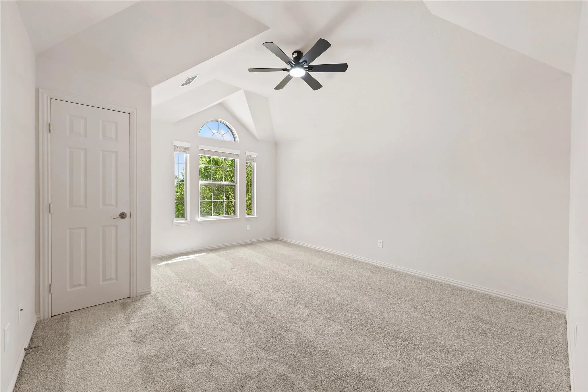 Single Family Residence For Sale in Tarrant County , 2824 Pino, Grand Prairie, Texas 75054, 5 Bedroom, 4 Bathroom, 3 Garage spaces, 3,712 Sqft, built in 2014, mls#21343304, Real Estate Agent in Grand Prairie, Homes For Sale in Tarrant county, Homes For Sale in Grand Prairie, Realtor in Grand Prairie Texas, Real Estate Brokerage Independent Realty Texas, Luminita Cordes Realtor