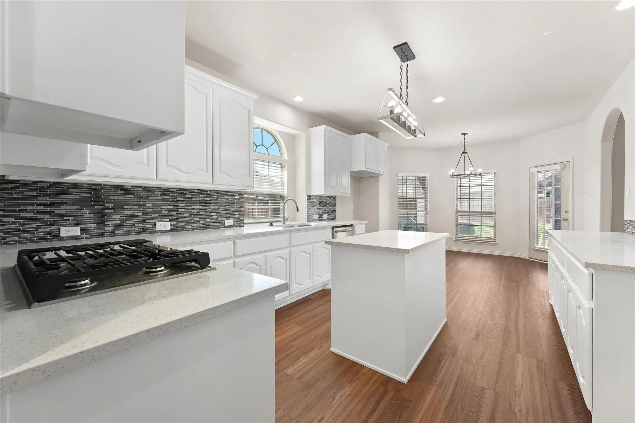 Single Family Residence For Sale in Tarrant County , 2824 Pino, Grand Prairie, Texas 75054, 5 Bedroom, 4 Bathroom, 3 Garage spaces, 3,712 Sqft, built in 2014, mls#21343304, Real Estate Agent in Grand Prairie, Homes For Sale in Tarrant county, Homes For Sale in Grand Prairie, Realtor in Grand Prairie Texas, Real Estate Brokerage Independent Realty Texas, Luminita Cordes Realtor