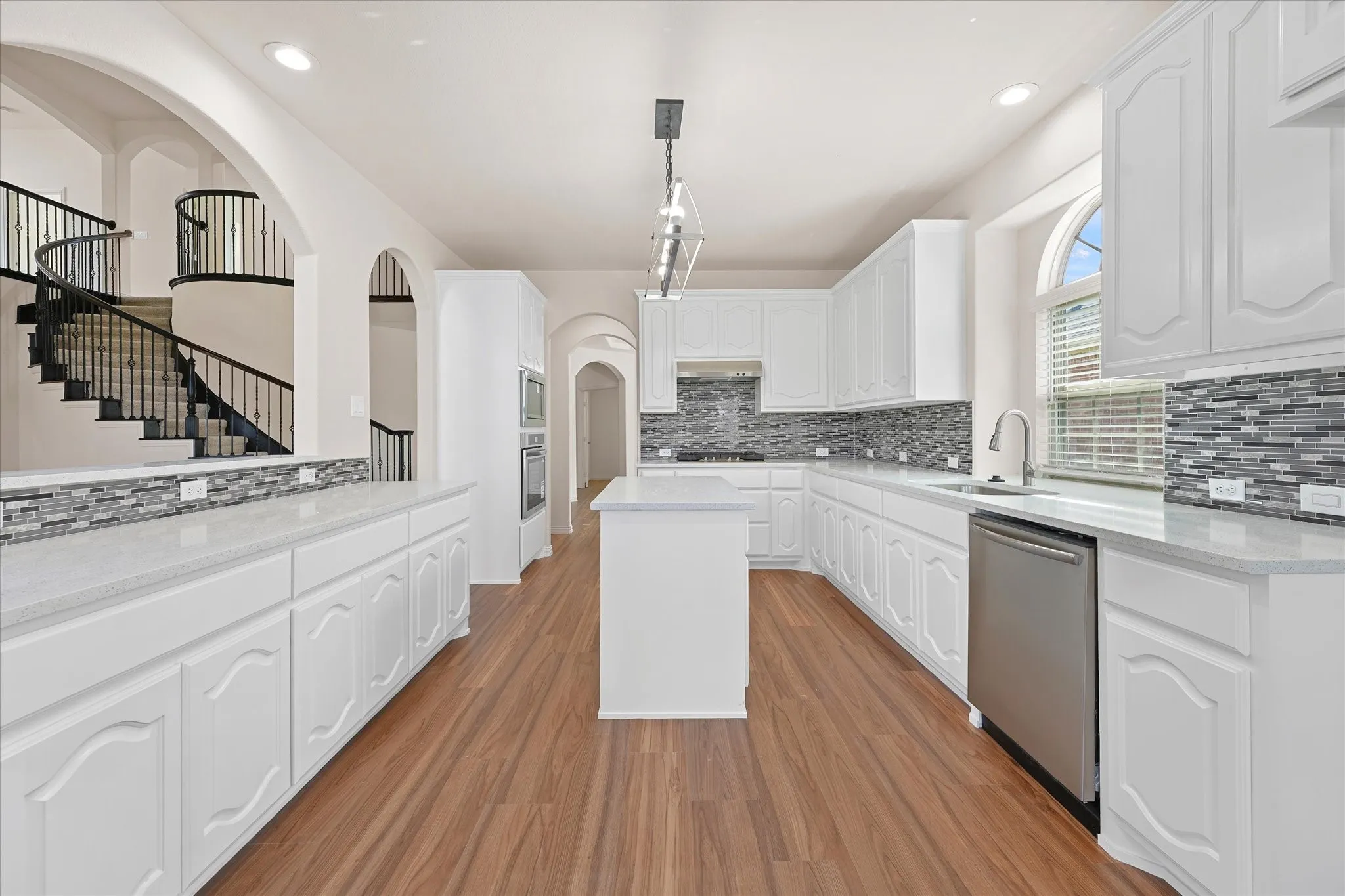 Single Family Residence For Sale in Tarrant County , 2824 Pino, Grand Prairie, Texas 75054, 5 Bedroom, 4 Bathroom, 3 Garage spaces, 3,712 Sqft, built in 2014, mls#21343304, Real Estate Agent in Grand Prairie, Homes For Sale in Tarrant county, Homes For Sale in Grand Prairie, Realtor in Grand Prairie Texas, Real Estate Brokerage Independent Realty Texas, Luminita Cordes Realtor
