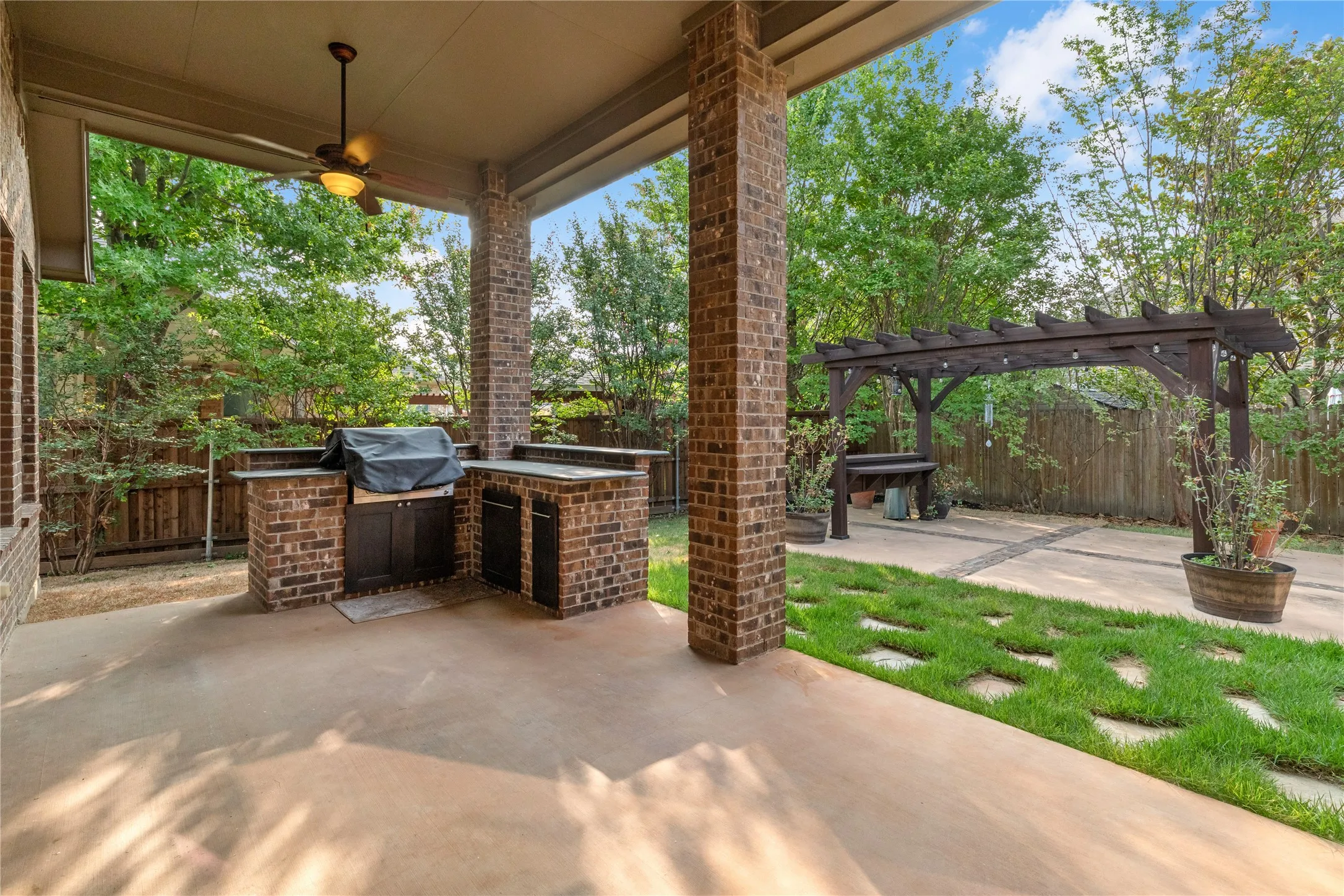 Single Family Residence For Sale in Tarrant County , 1821 Sterling Trace Drive, Keller, Texas 76248, 6 Bedroom, 4 Bathroom, 3 Garage spaces, 4,710 Sqft, built in 2011, mls#21342319, Real Estate Agent in Keller, Homes For Sale in Tarrant county, Homes For Sale in Keller, Realtor in Keller Texas, Real Estate Brokerage Independent Realty Texas, Luminita Cordes Realtor