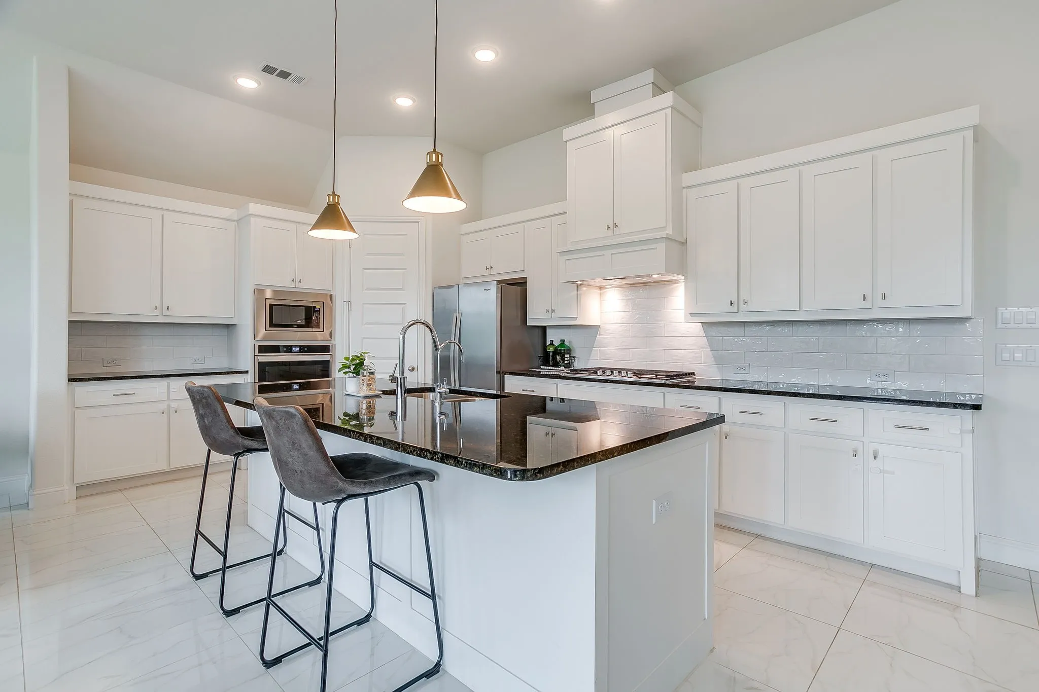 Single Family Residence For Sale in Denton County , 4713 Valley Peak Cove, Flower Mound, Texas 76262, 4 Bedroom, 3 Bathroom, 3 Garage spaces, 2,534 Sqft, built in 2022, mls#21342673, Real Estate Agent in Flower Mound, Homes For Sale in Denton county, Homes For Sale in Flower Mound, Realtor in Flower Mound Texas, Real Estate Brokerage Independent Realty Texas, Luminita Cordes Realtor