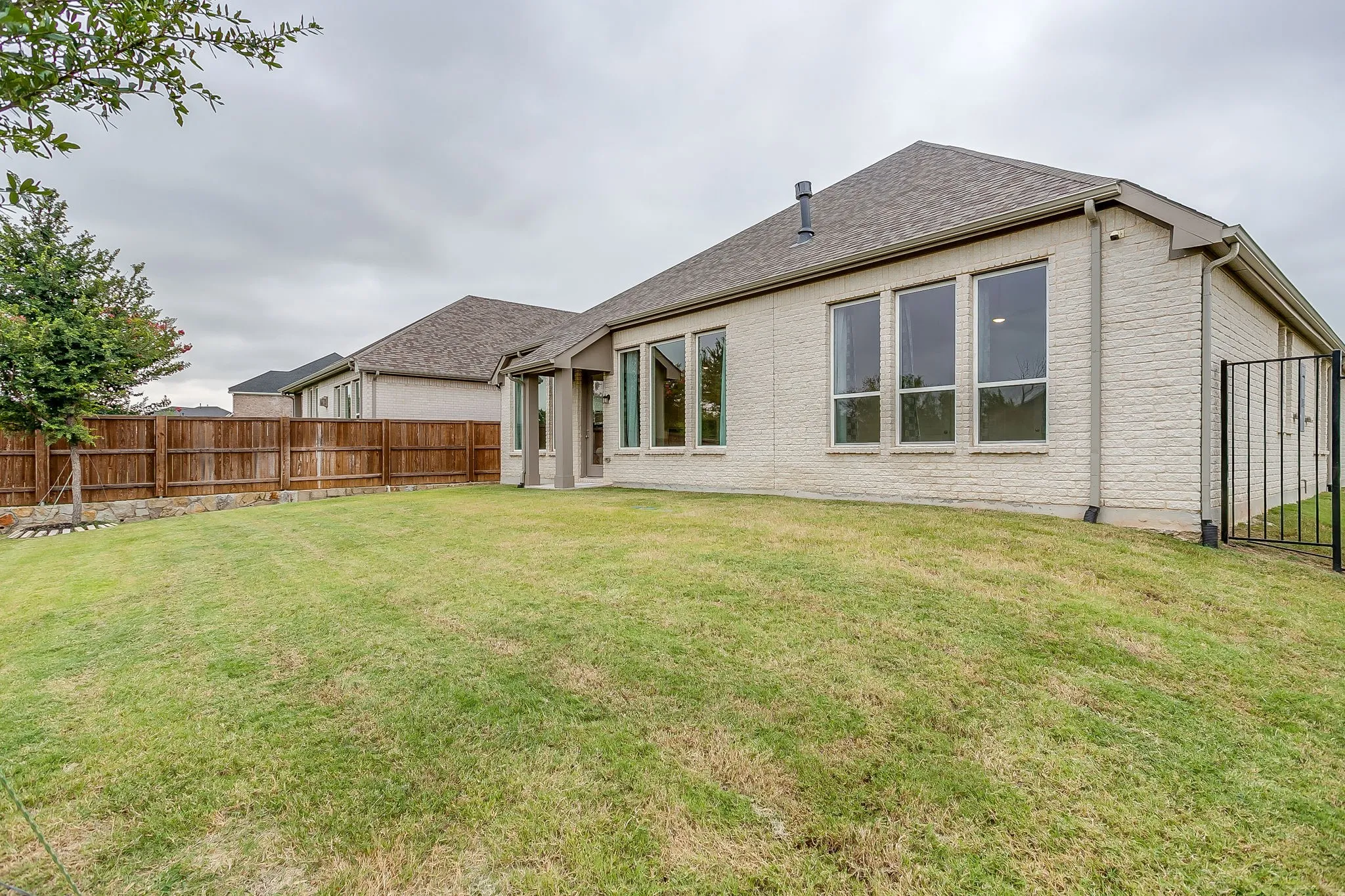 Single Family Residence For Sale in Denton County , 4713 Valley Peak Cove, Flower Mound, Texas 76262, 4 Bedroom, 3 Bathroom, 3 Garage spaces, 2,534 Sqft, built in 2022, mls#21342673, Real Estate Agent in Flower Mound, Homes For Sale in Denton county, Homes For Sale in Flower Mound, Realtor in Flower Mound Texas, Real Estate Brokerage Independent Realty Texas, Luminita Cordes Realtor