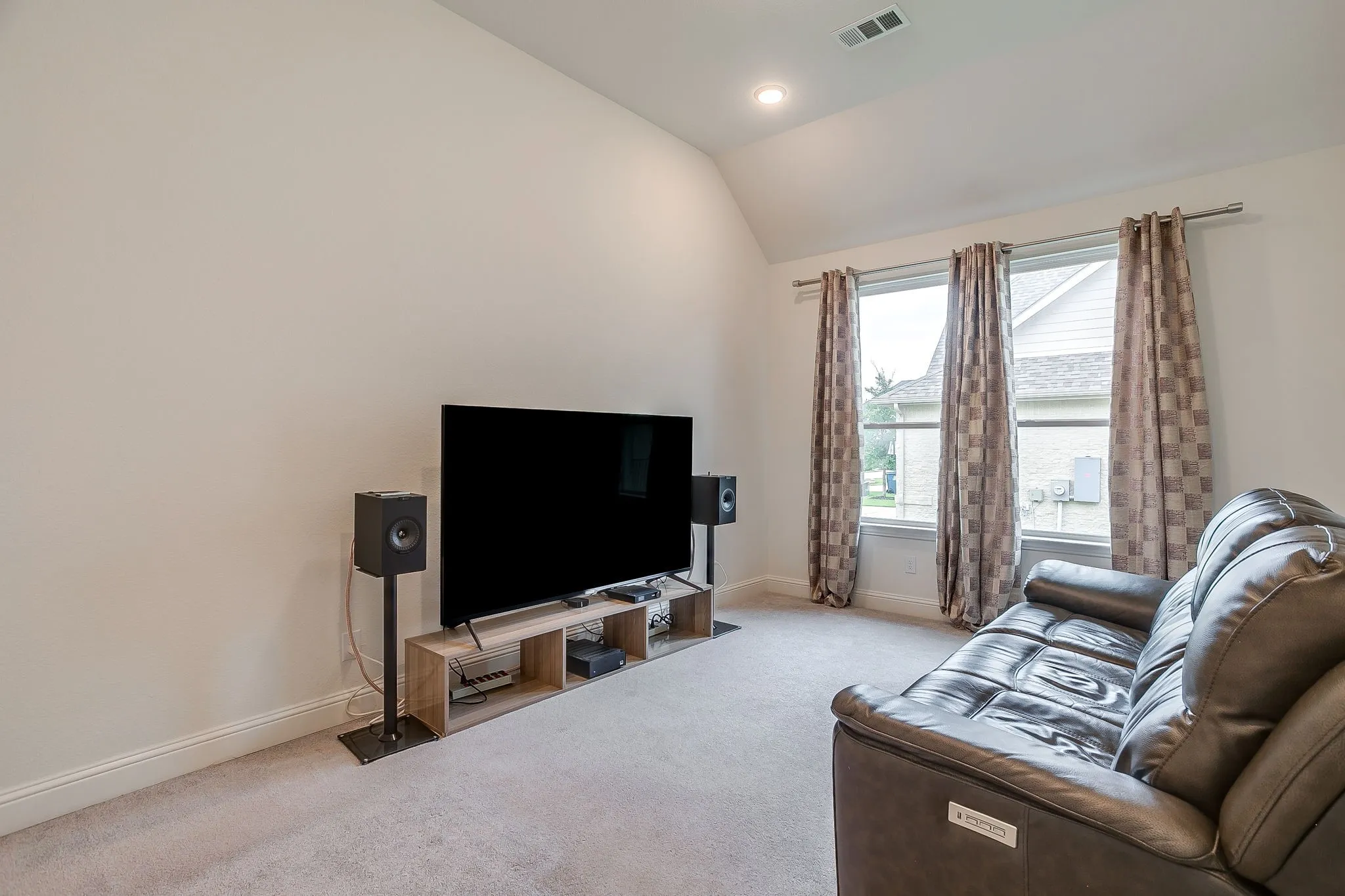 Single Family Residence For Sale in Denton County , 4713 Valley Peak Cove, Flower Mound, Texas 76262, 4 Bedroom, 3 Bathroom, 3 Garage spaces, 2,534 Sqft, built in 2022, mls#21342673, Real Estate Agent in Flower Mound, Homes For Sale in Denton county, Homes For Sale in Flower Mound, Realtor in Flower Mound Texas, Real Estate Brokerage Independent Realty Texas, Luminita Cordes Realtor