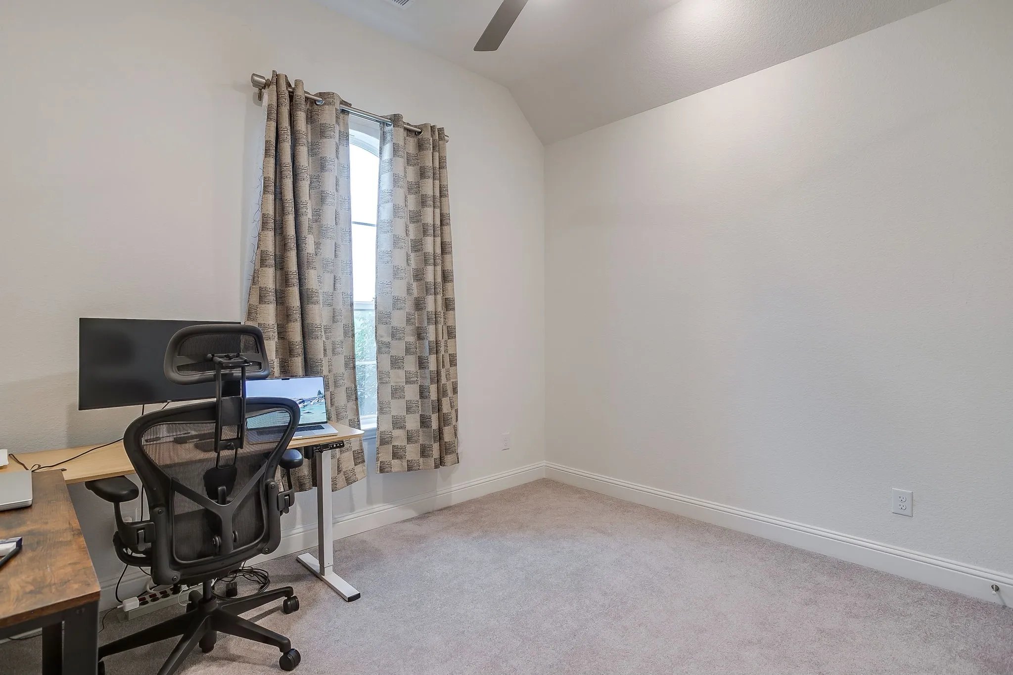 Single Family Residence For Sale in Denton County , 4713 Valley Peak Cove, Flower Mound, Texas 76262, 4 Bedroom, 3 Bathroom, 3 Garage spaces, 2,534 Sqft, built in 2022, mls#21342673, Real Estate Agent in Flower Mound, Homes For Sale in Denton county, Homes For Sale in Flower Mound, Realtor in Flower Mound Texas, Real Estate Brokerage Independent Realty Texas, Luminita Cordes Realtor