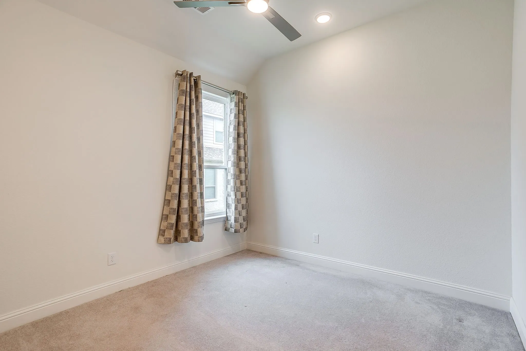 Single Family Residence For Sale in Denton County , 4713 Valley Peak Cove, Flower Mound, Texas 76262, 4 Bedroom, 3 Bathroom, 3 Garage spaces, 2,534 Sqft, built in 2022, mls#21342673, Real Estate Agent in Flower Mound, Homes For Sale in Denton county, Homes For Sale in Flower Mound, Realtor in Flower Mound Texas, Real Estate Brokerage Independent Realty Texas, Luminita Cordes Realtor