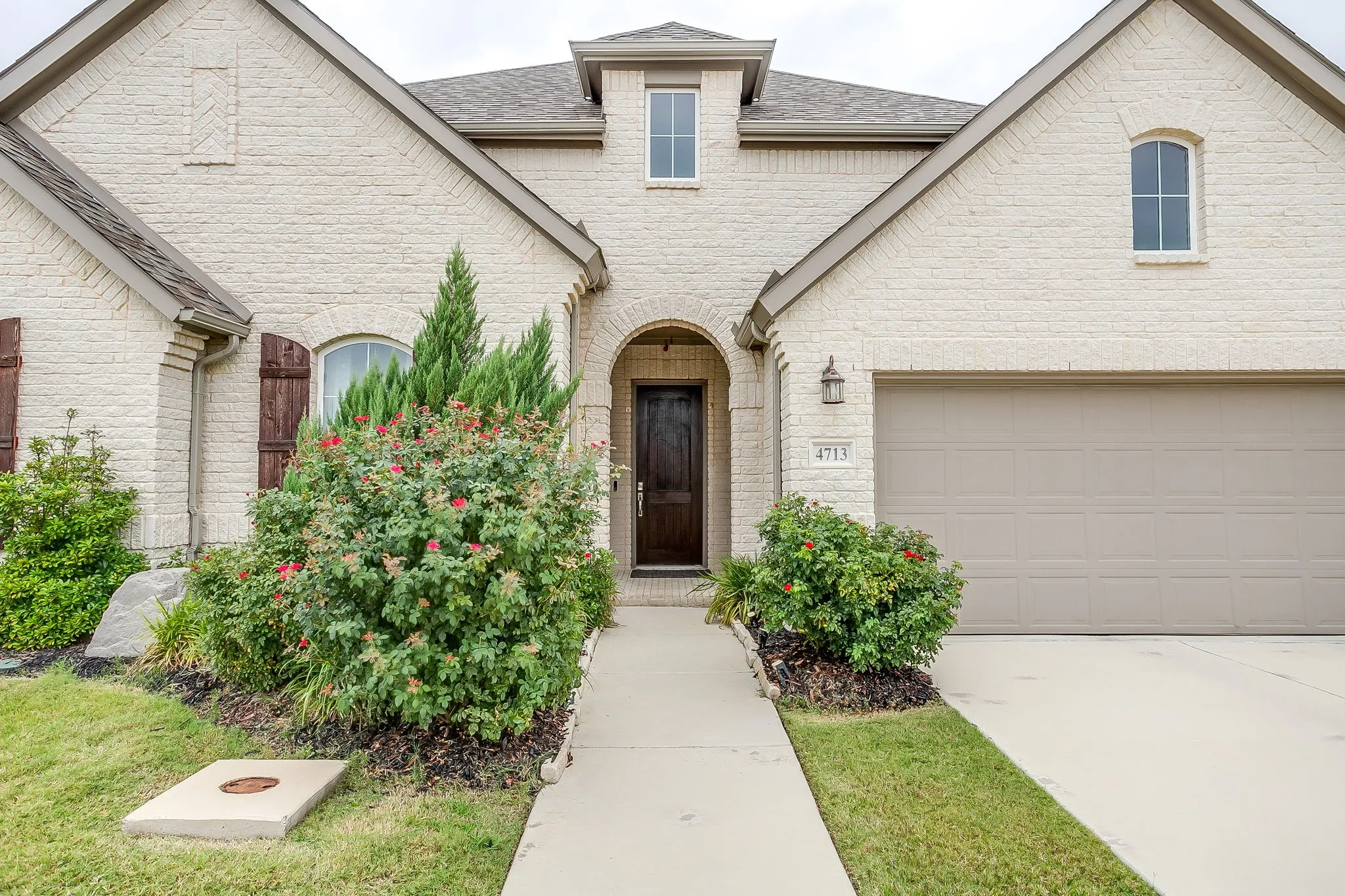 Single Family Residence For Sale in Denton County , 4713 Valley Peak Cove, Flower Mound, Texas 76262, 4 Bedroom, 3 Bathroom, 3 Garage spaces, 2,534 Sqft, built in 2022, mls#21342673, Real Estate Agent in Flower Mound, Homes For Sale in Denton county, Homes For Sale in Flower Mound, Realtor in Flower Mound Texas, Real Estate Brokerage Independent Realty Texas, Luminita Cordes Realtor