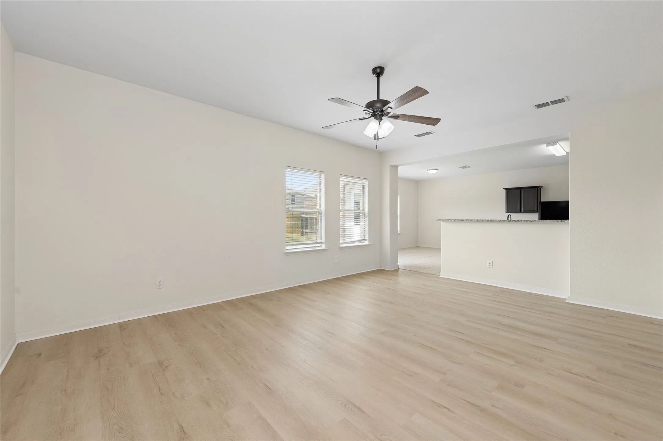 Single Family Residence For Sale in Collin County , 140 Collin Street, Anna, Texas 75409, 3 Bedroom, 3 Bathroom, 2 Garage spaces, 2,047 Sqft, built in 2018, mls#21343849, Real Estate Agent in Anna, Homes For Sale in Collin county, Homes For Sale in Anna, Realtor in Anna Texas, Real Estate Brokerage Independent Realty Texas, Luminita Cordes Realtor
