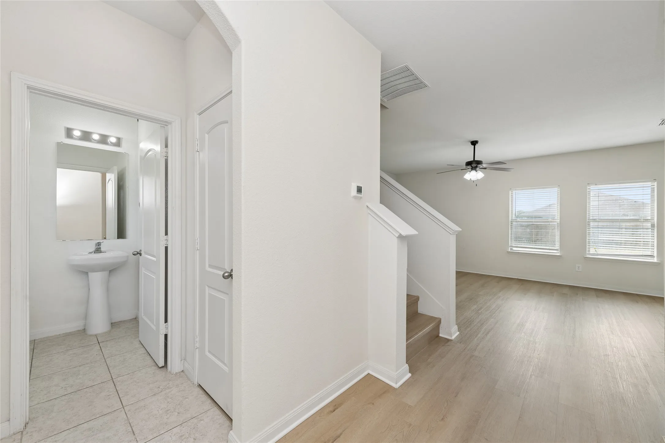 Single Family Residence For Sale in Collin County , 140 Collin Street, Anna, Texas 75409, 3 Bedroom, 3 Bathroom, 2 Garage spaces, 2,047 Sqft, built in 2018, mls#21343849, Real Estate Agent in Anna, Homes For Sale in Collin county, Homes For Sale in Anna, Realtor in Anna Texas, Real Estate Brokerage Independent Realty Texas, Luminita Cordes Realtor