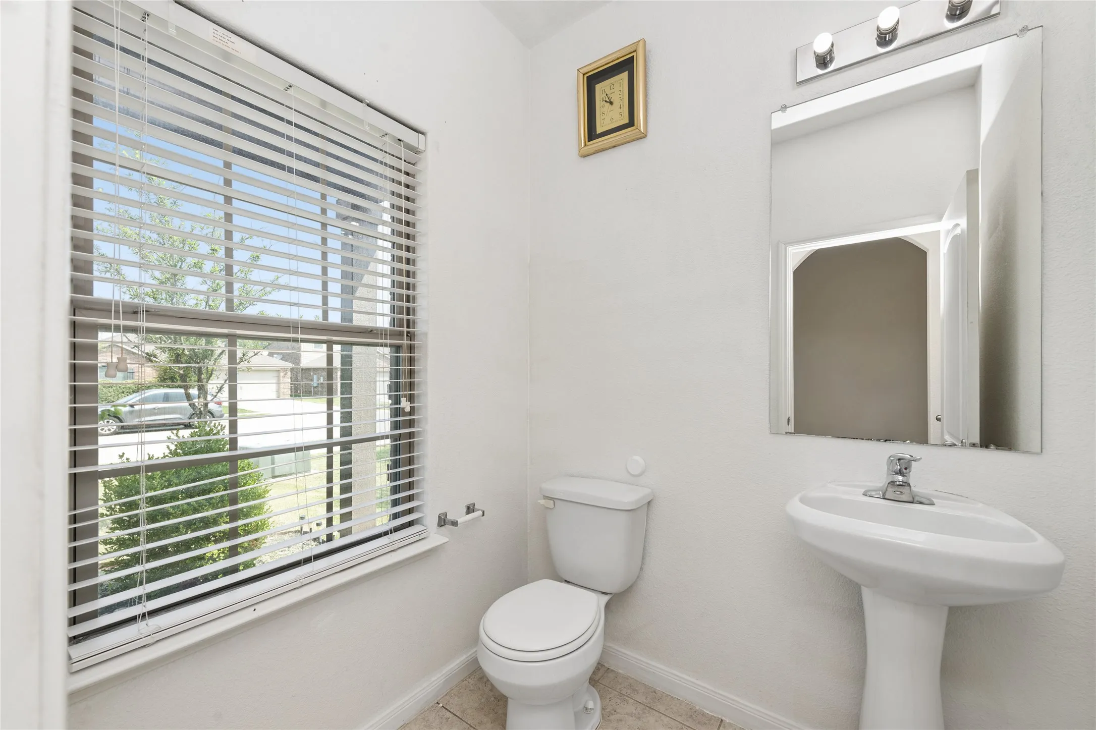 Single Family Residence For Sale in Collin County , 140 Collin Street, Anna, Texas 75409, 3 Bedroom, 3 Bathroom, 2 Garage spaces, 2,047 Sqft, built in 2018, mls#21343849, Real Estate Agent in Anna, Homes For Sale in Collin county, Homes For Sale in Anna, Realtor in Anna Texas, Real Estate Brokerage Independent Realty Texas, Luminita Cordes Realtor