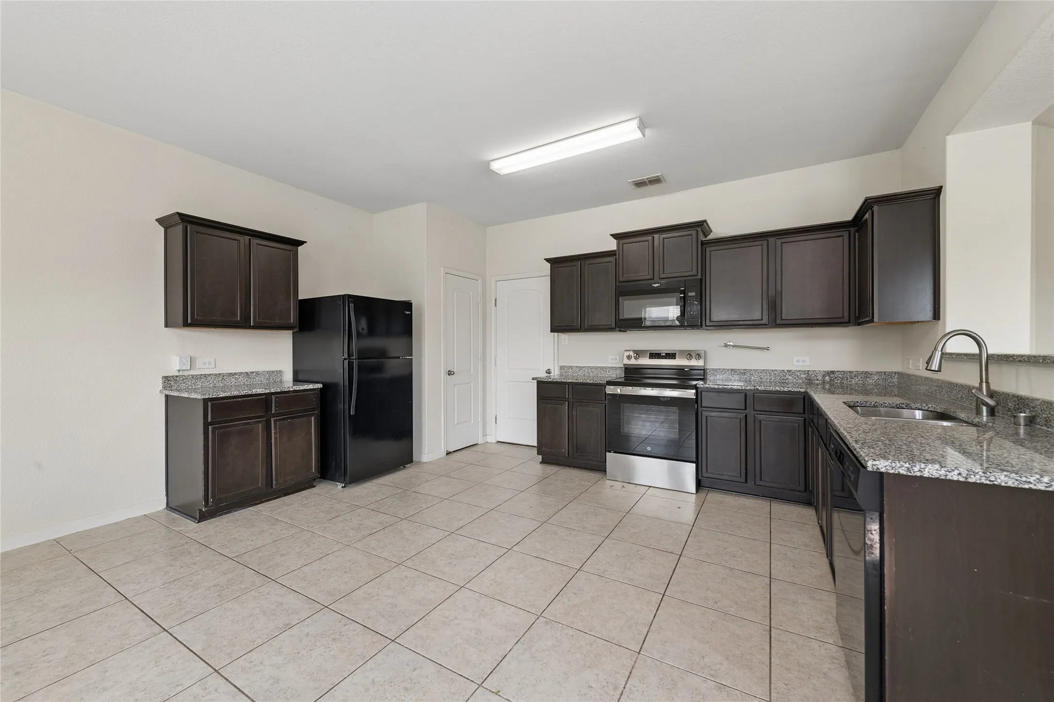 Single Family Residence For Sale in Collin County , 140 Collin Street, Anna, Texas 75409, 3 Bedroom, 3 Bathroom, 2 Garage spaces, 2,047 Sqft, built in 2018, mls#21343849, Real Estate Agent in Anna, Homes For Sale in Collin county, Homes For Sale in Anna, Realtor in Anna Texas, Real Estate Brokerage Independent Realty Texas, Luminita Cordes Realtor