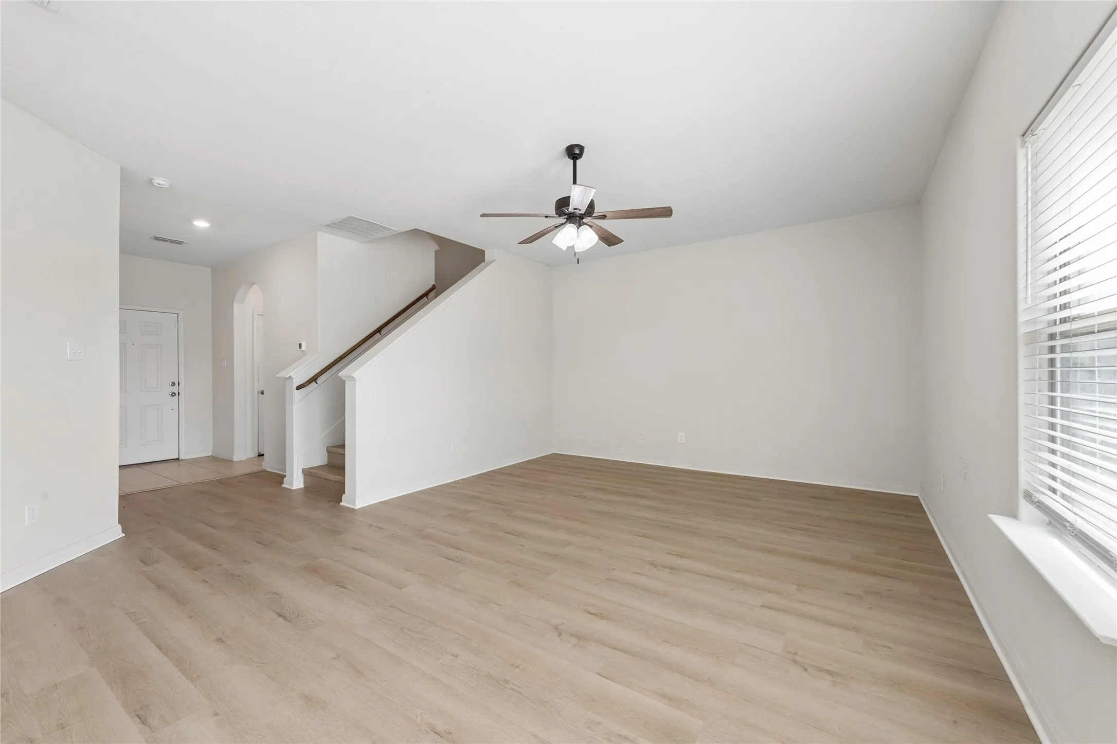 Single Family Residence For Sale in Collin County , 140 Collin Street, Anna, Texas 75409, 3 Bedroom, 3 Bathroom, 2 Garage spaces, 2,047 Sqft, built in 2018, mls#21343849, Real Estate Agent in Anna, Homes For Sale in Collin county, Homes For Sale in Anna, Realtor in Anna Texas, Real Estate Brokerage Independent Realty Texas, Luminita Cordes Realtor
