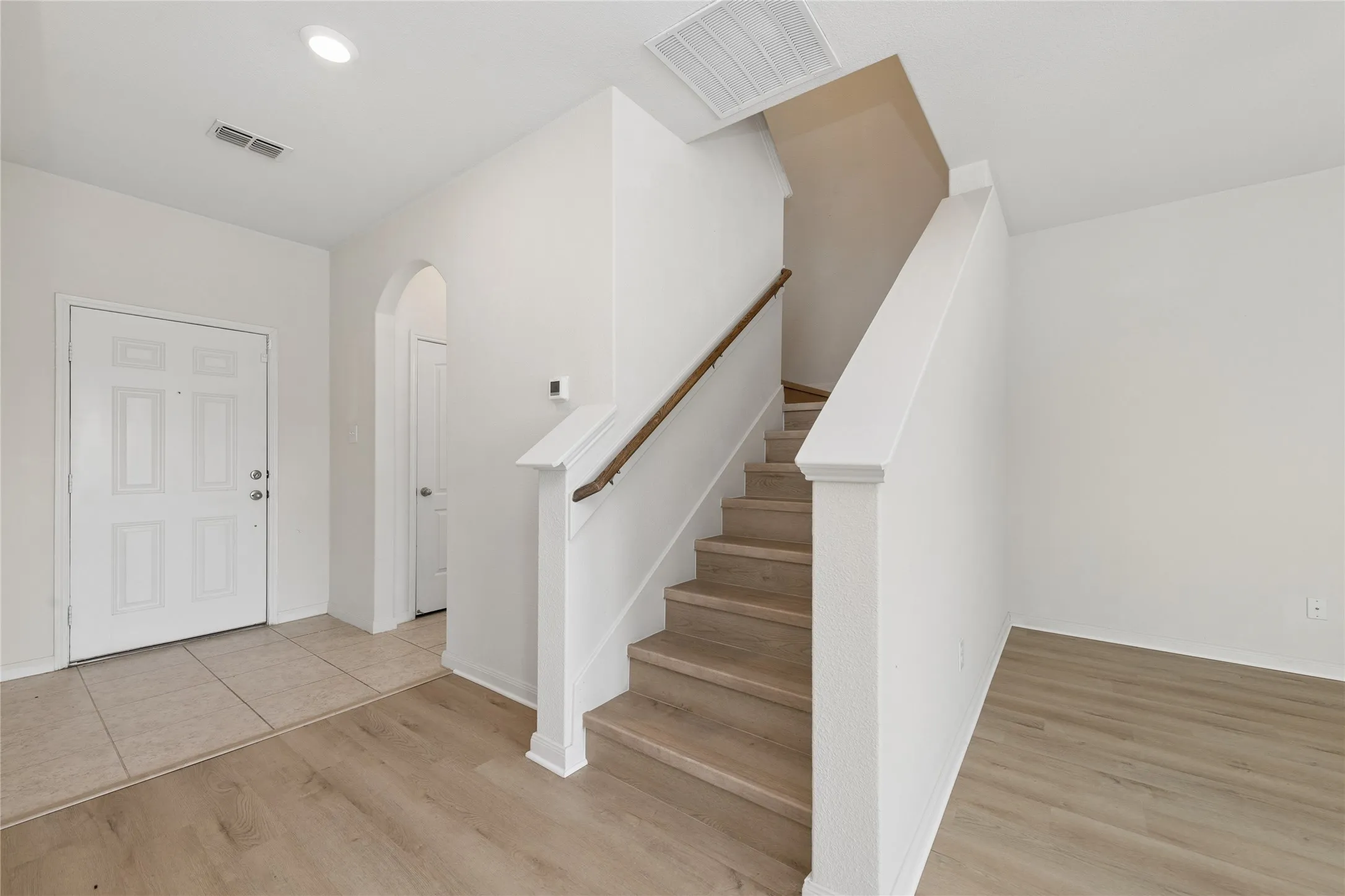 Single Family Residence For Sale in Collin County , 140 Collin Street, Anna, Texas 75409, 3 Bedroom, 3 Bathroom, 2 Garage spaces, 2,047 Sqft, built in 2018, mls#21343849, Real Estate Agent in Anna, Homes For Sale in Collin county, Homes For Sale in Anna, Realtor in Anna Texas, Real Estate Brokerage Independent Realty Texas, Luminita Cordes Realtor