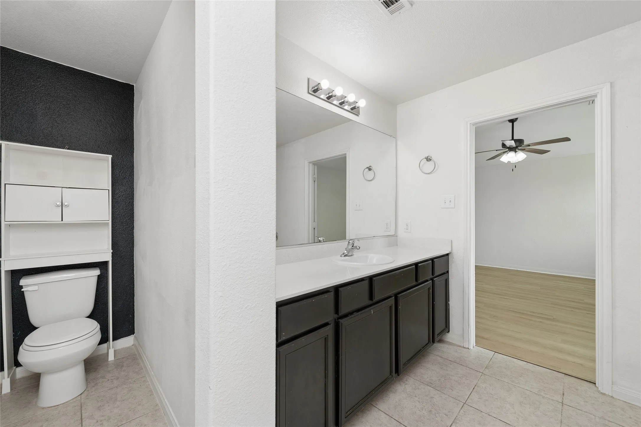 Single Family Residence For Sale in Collin County , 140 Collin Street, Anna, Texas 75409, 3 Bedroom, 3 Bathroom, 2 Garage spaces, 2,047 Sqft, built in 2018, mls#21343849, Real Estate Agent in Anna, Homes For Sale in Collin county, Homes For Sale in Anna, Realtor in Anna Texas, Real Estate Brokerage Independent Realty Texas, Luminita Cordes Realtor