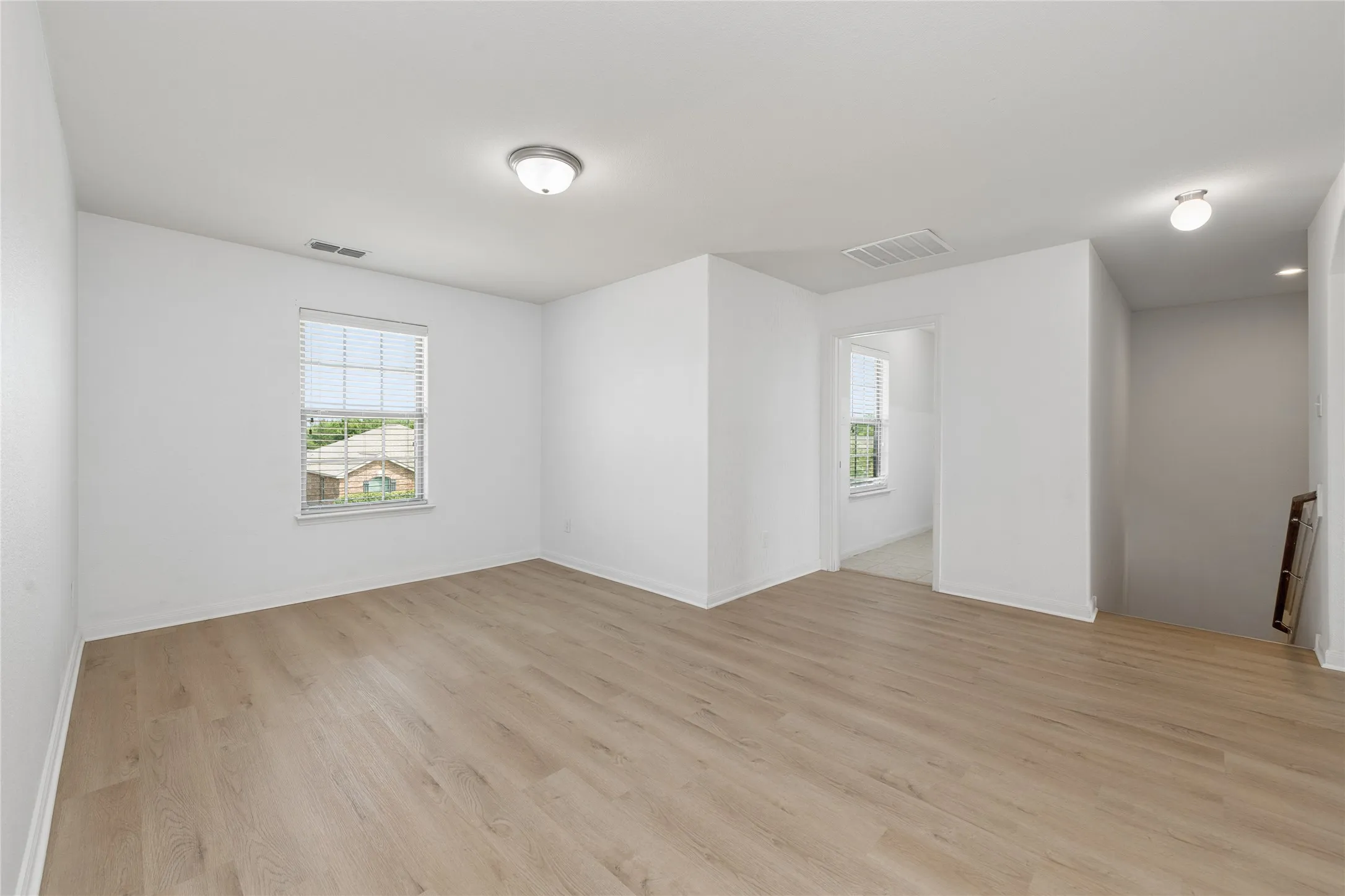 Single Family Residence For Sale in Collin County , 140 Collin Street, Anna, Texas 75409, 3 Bedroom, 3 Bathroom, 2 Garage spaces, 2,047 Sqft, built in 2018, mls#21343849, Real Estate Agent in Anna, Homes For Sale in Collin county, Homes For Sale in Anna, Realtor in Anna Texas, Real Estate Brokerage Independent Realty Texas, Luminita Cordes Realtor