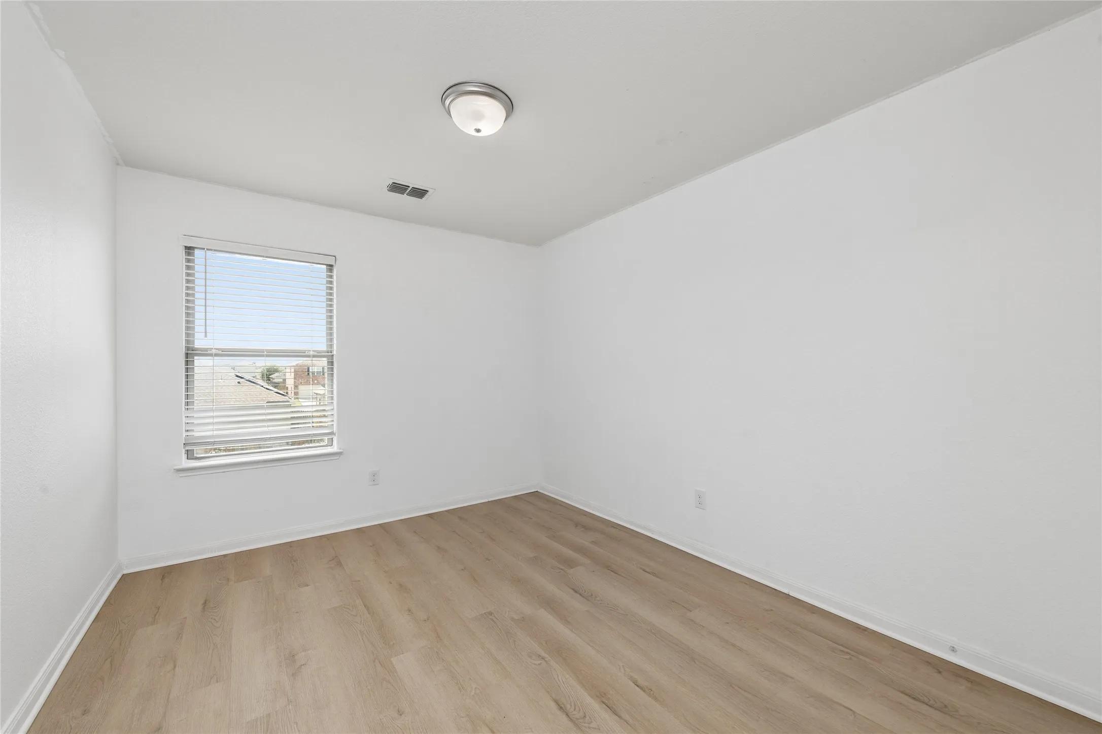 Single Family Residence For Sale in Collin County , 140 Collin Street, Anna, Texas 75409, 3 Bedroom, 3 Bathroom, 2 Garage spaces, 2,047 Sqft, built in 2018, mls#21343849, Real Estate Agent in Anna, Homes For Sale in Collin county, Homes For Sale in Anna, Realtor in Anna Texas, Real Estate Brokerage Independent Realty Texas, Luminita Cordes Realtor