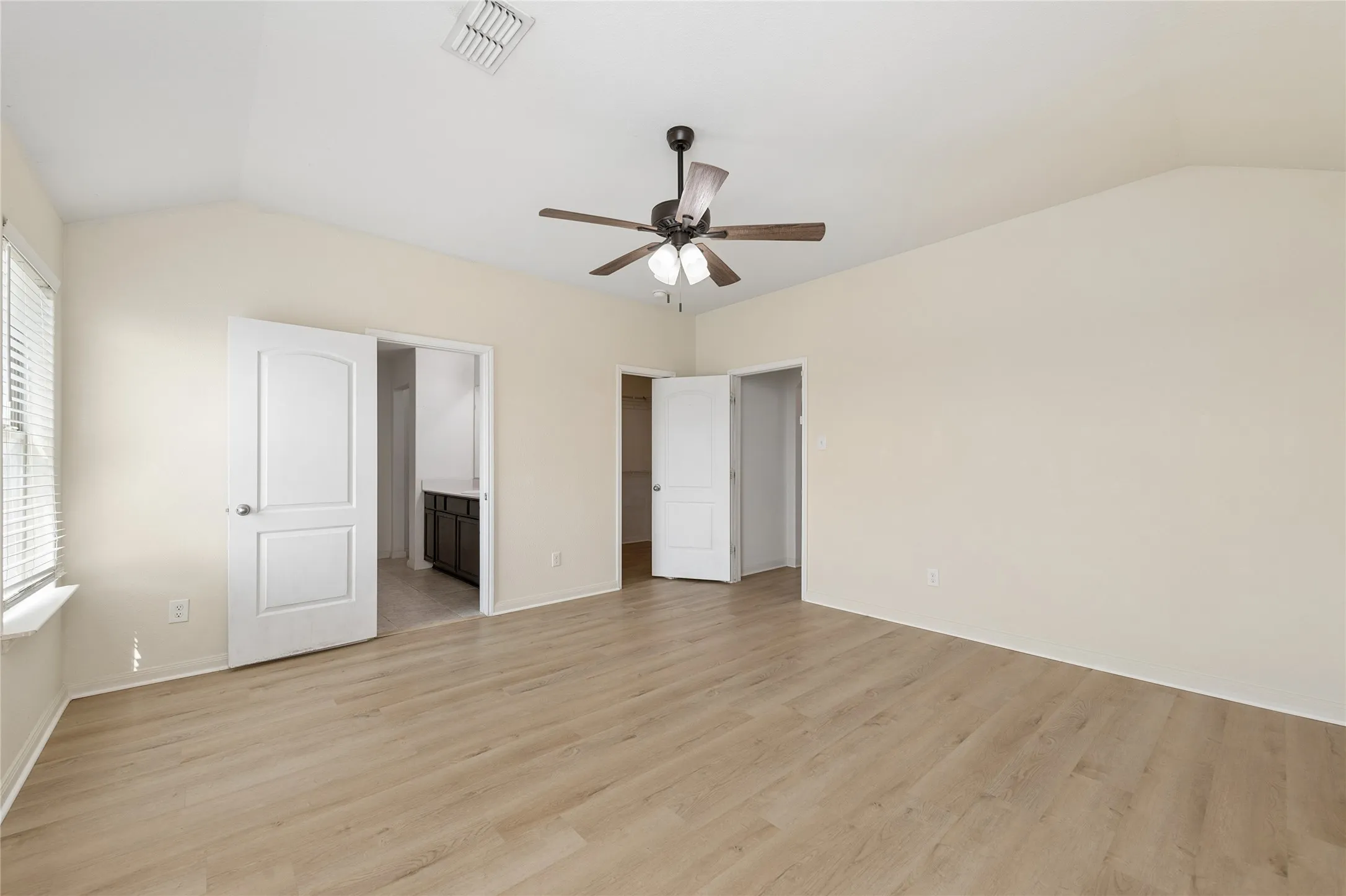Single Family Residence For Sale in Collin County , 140 Collin Street, Anna, Texas 75409, 3 Bedroom, 3 Bathroom, 2 Garage spaces, 2,047 Sqft, built in 2018, mls#21343849, Real Estate Agent in Anna, Homes For Sale in Collin county, Homes For Sale in Anna, Realtor in Anna Texas, Real Estate Brokerage Independent Realty Texas, Luminita Cordes Realtor