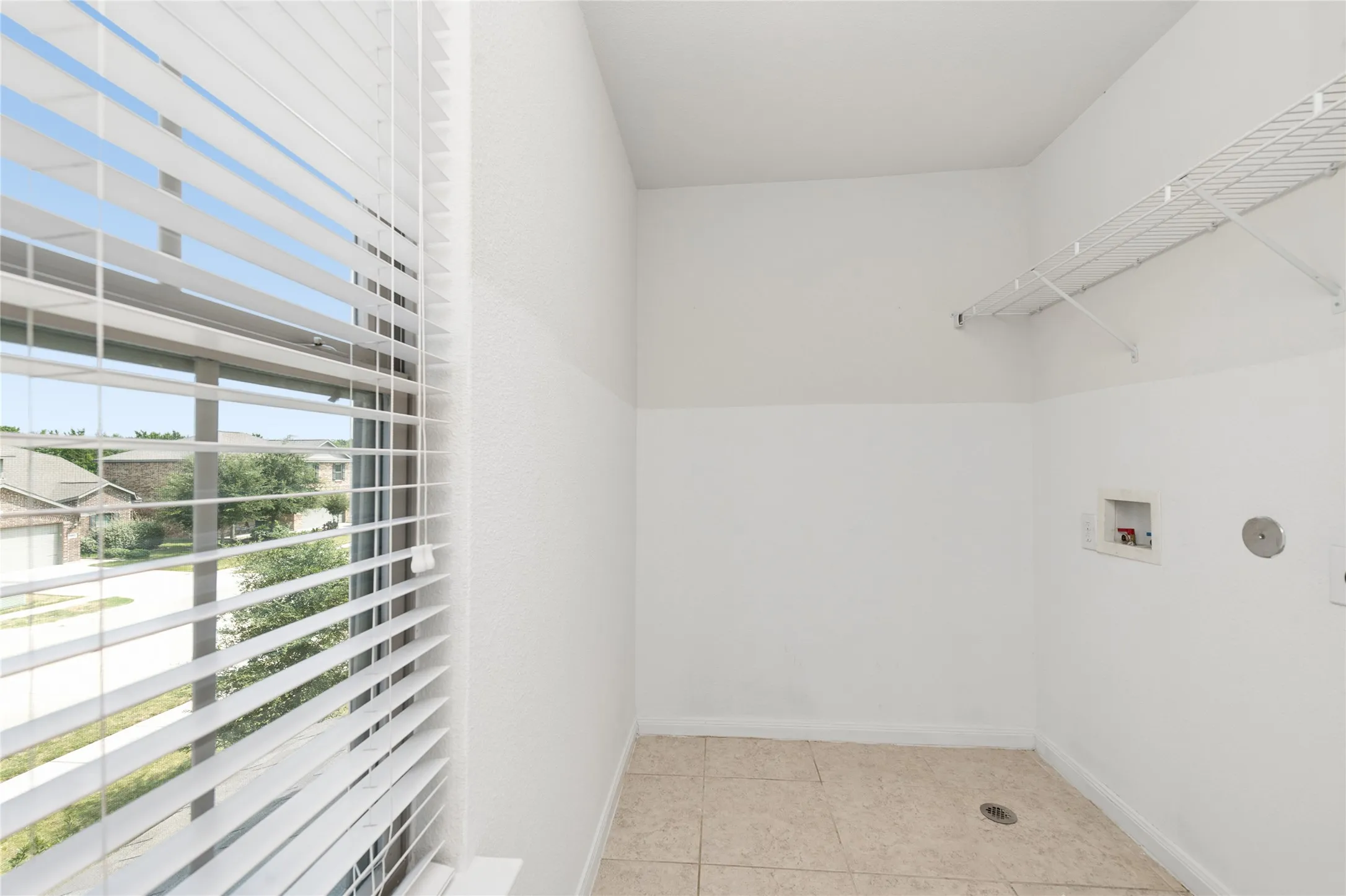 Single Family Residence For Sale in Collin County , 140 Collin Street, Anna, Texas 75409, 3 Bedroom, 3 Bathroom, 2 Garage spaces, 2,047 Sqft, built in 2018, mls#21343849, Real Estate Agent in Anna, Homes For Sale in Collin county, Homes For Sale in Anna, Realtor in Anna Texas, Real Estate Brokerage Independent Realty Texas, Luminita Cordes Realtor
