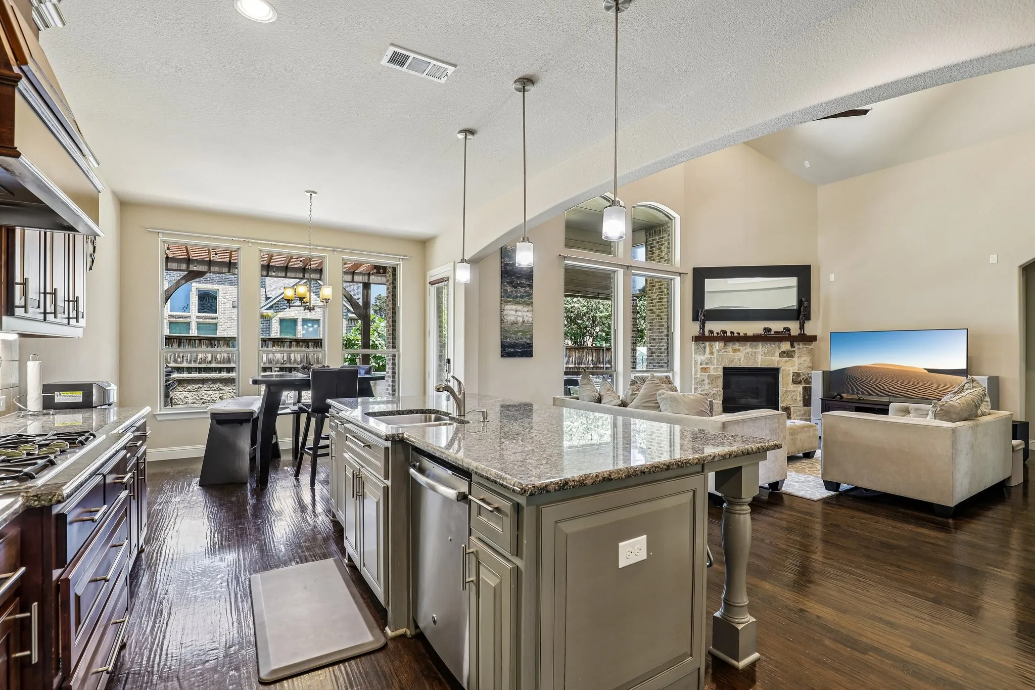 Single Family Residence For Sale in Tarrant County , 1123 Blue Lake Boulevard, Arlington, Texas 76005, 5 Bedroom, 4 Bathroom, 3 Garage spaces, 3,850 Sqft, built in 2013, mls#21341785, Real Estate Agent in Arlington, Homes For Sale in Tarrant county, Homes For Sale in Arlington, Realtor in Arlington Texas, Real Estate Brokerage Independent Realty Texas, Luminita Cordes Realtor