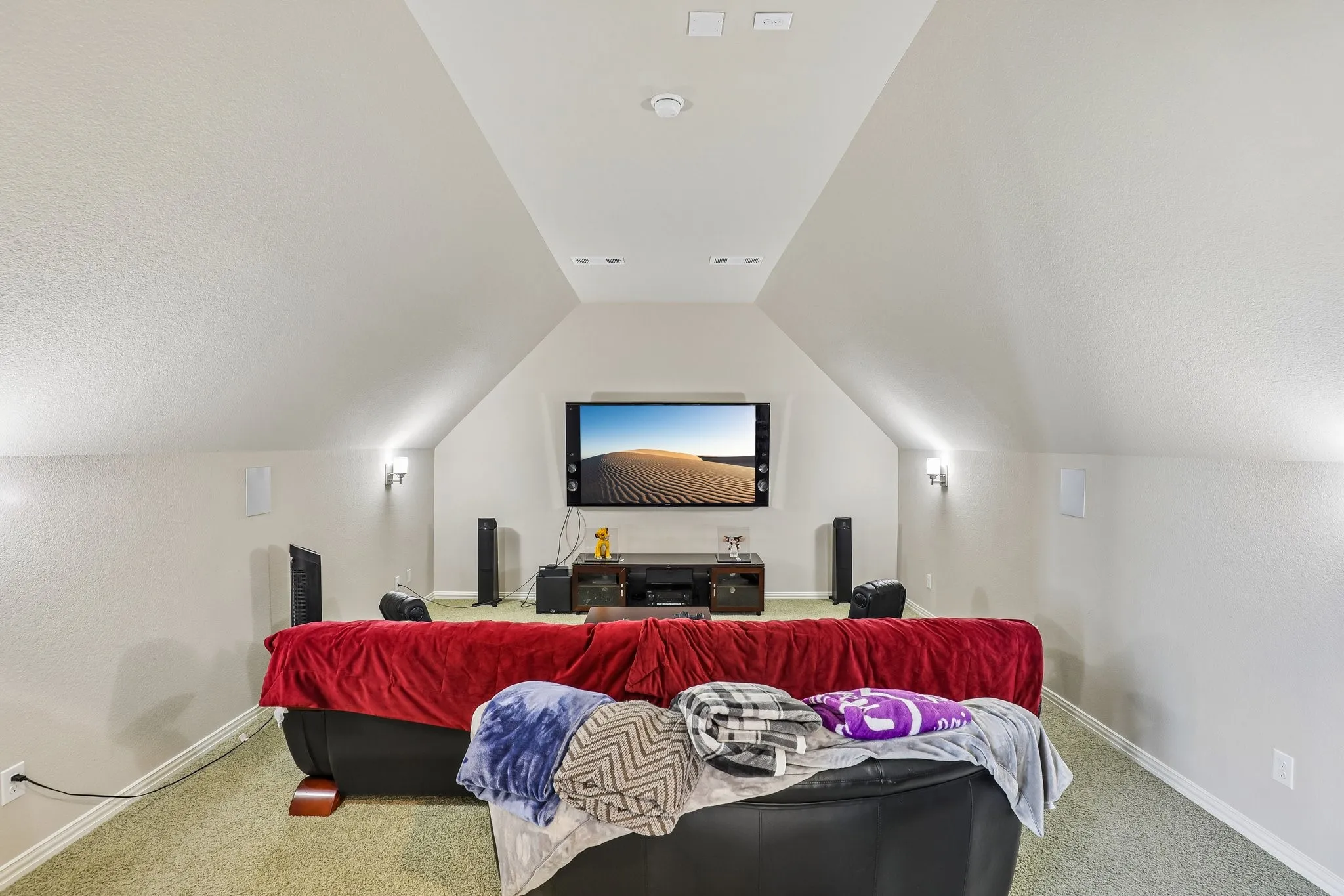 Single Family Residence For Sale in Tarrant County , 1123 Blue Lake Boulevard, Arlington, Texas 76005, 5 Bedroom, 4 Bathroom, 3 Garage spaces, 3,850 Sqft, built in 2013, mls#21341785, Real Estate Agent in Arlington, Homes For Sale in Tarrant county, Homes For Sale in Arlington, Realtor in Arlington Texas, Real Estate Brokerage Independent Realty Texas, Luminita Cordes Realtor