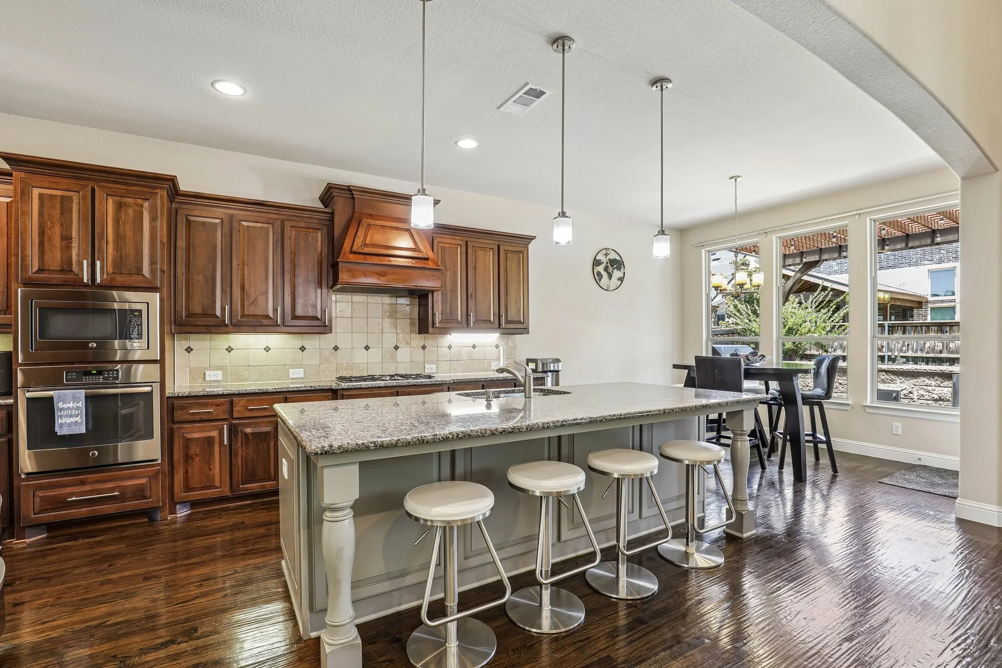 Single Family Residence For Sale in Tarrant County , 1123 Blue Lake Boulevard, Arlington, Texas 76005, 5 Bedroom, 4 Bathroom, 3 Garage spaces, 3,850 Sqft, built in 2013, mls#21341785, Real Estate Agent in Arlington, Homes For Sale in Tarrant county, Homes For Sale in Arlington, Realtor in Arlington Texas, Real Estate Brokerage Independent Realty Texas, Luminita Cordes Realtor
