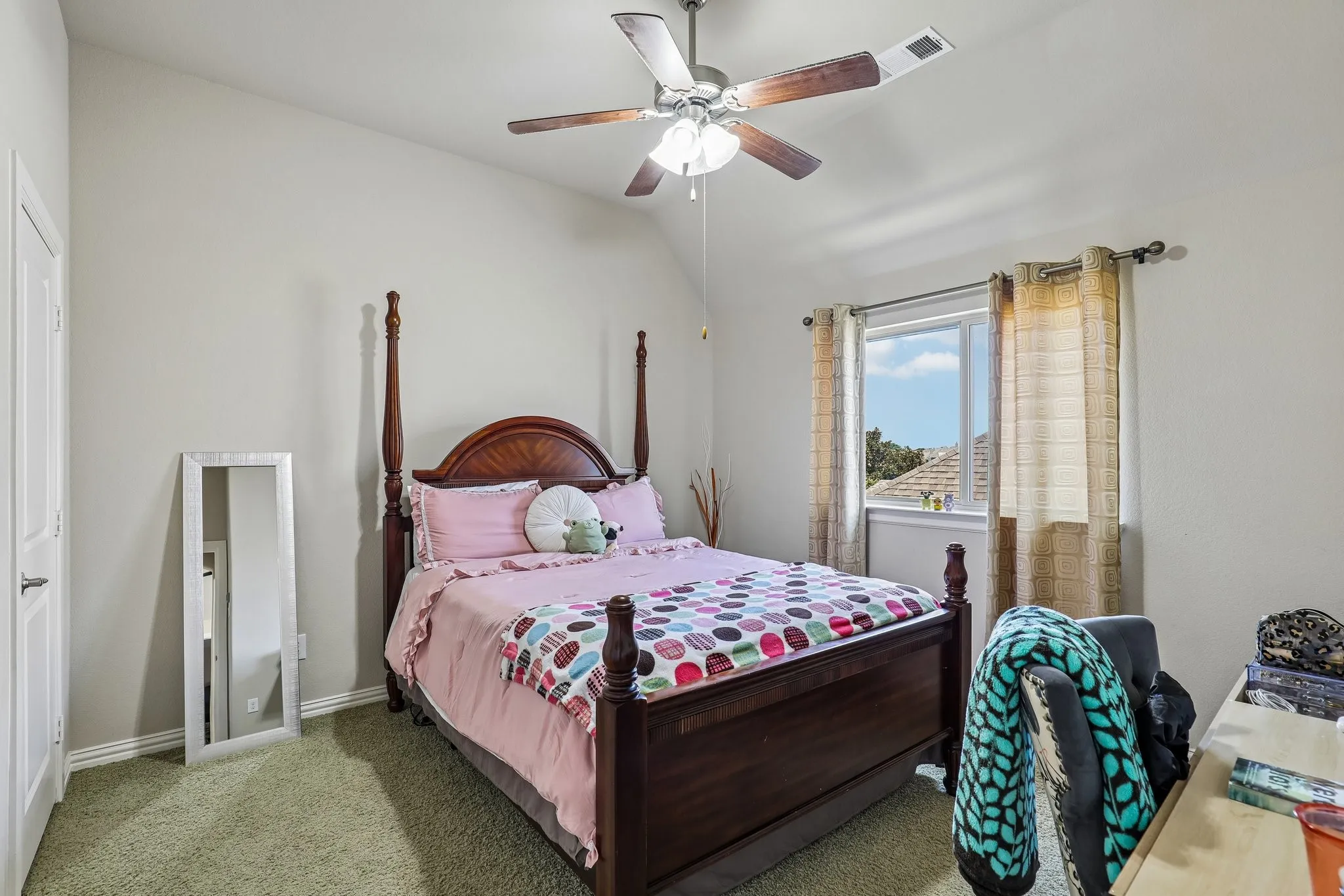 Single Family Residence For Sale in Tarrant County , 1123 Blue Lake Boulevard, Arlington, Texas 76005, 5 Bedroom, 4 Bathroom, 3 Garage spaces, 3,850 Sqft, built in 2013, mls#21341785, Real Estate Agent in Arlington, Homes For Sale in Tarrant county, Homes For Sale in Arlington, Realtor in Arlington Texas, Real Estate Brokerage Independent Realty Texas, Luminita Cordes Realtor