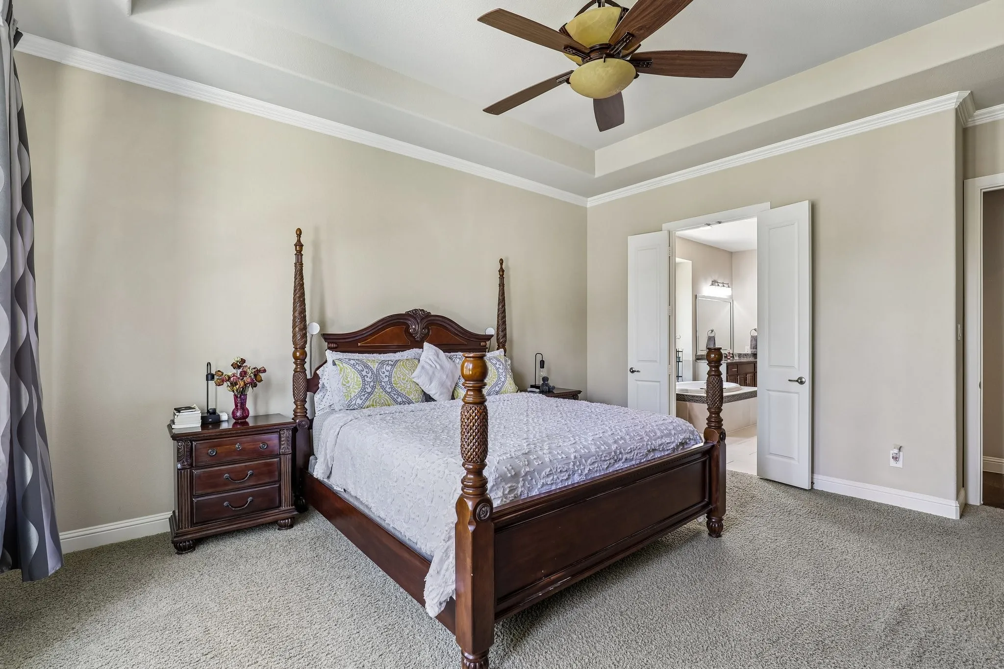 Single Family Residence For Sale in Tarrant County , 1123 Blue Lake Boulevard, Arlington, Texas 76005, 5 Bedroom, 4 Bathroom, 3 Garage spaces, 3,850 Sqft, built in 2013, mls#21341785, Real Estate Agent in Arlington, Homes For Sale in Tarrant county, Homes For Sale in Arlington, Realtor in Arlington Texas, Real Estate Brokerage Independent Realty Texas, Luminita Cordes Realtor