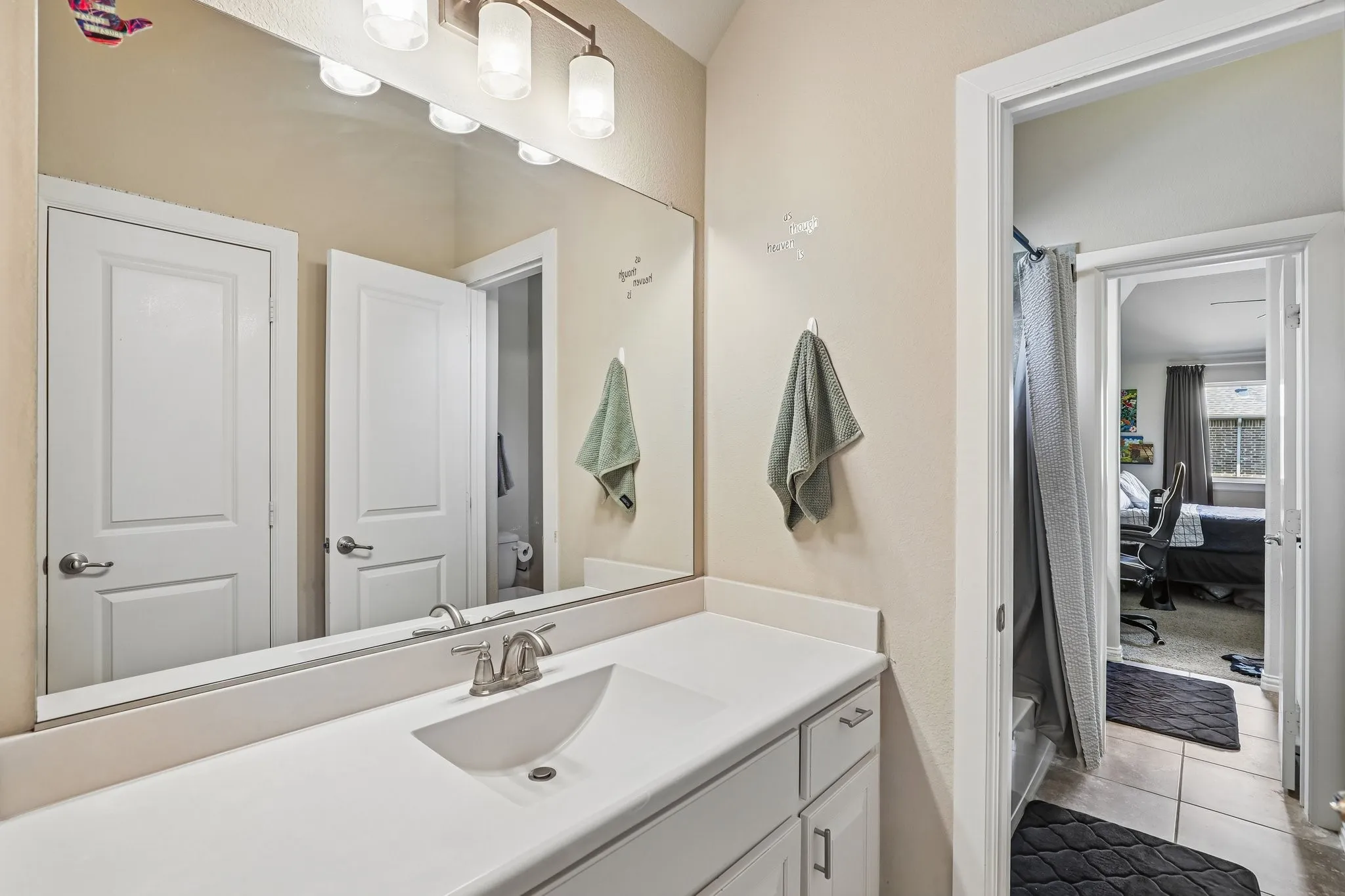 Single Family Residence For Sale in Tarrant County , 1123 Blue Lake Boulevard, Arlington, Texas 76005, 5 Bedroom, 4 Bathroom, 3 Garage spaces, 3,850 Sqft, built in 2013, mls#21341785, Real Estate Agent in Arlington, Homes For Sale in Tarrant county, Homes For Sale in Arlington, Realtor in Arlington Texas, Real Estate Brokerage Independent Realty Texas, Luminita Cordes Realtor