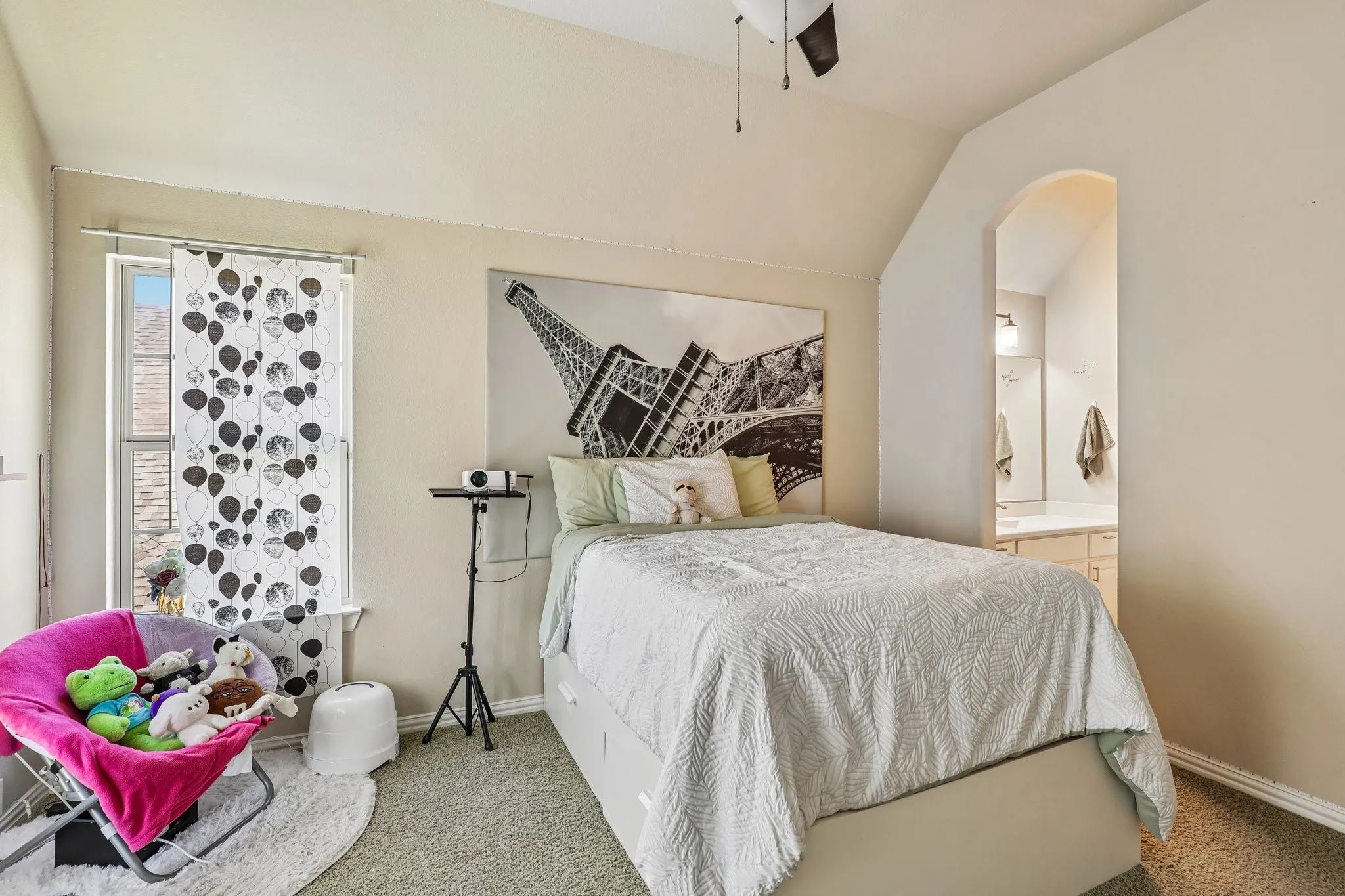 Single Family Residence For Sale in Tarrant County , 1123 Blue Lake Boulevard, Arlington, Texas 76005, 5 Bedroom, 4 Bathroom, 3 Garage spaces, 3,850 Sqft, built in 2013, mls#21341785, Real Estate Agent in Arlington, Homes For Sale in Tarrant county, Homes For Sale in Arlington, Realtor in Arlington Texas, Real Estate Brokerage Independent Realty Texas, Luminita Cordes Realtor