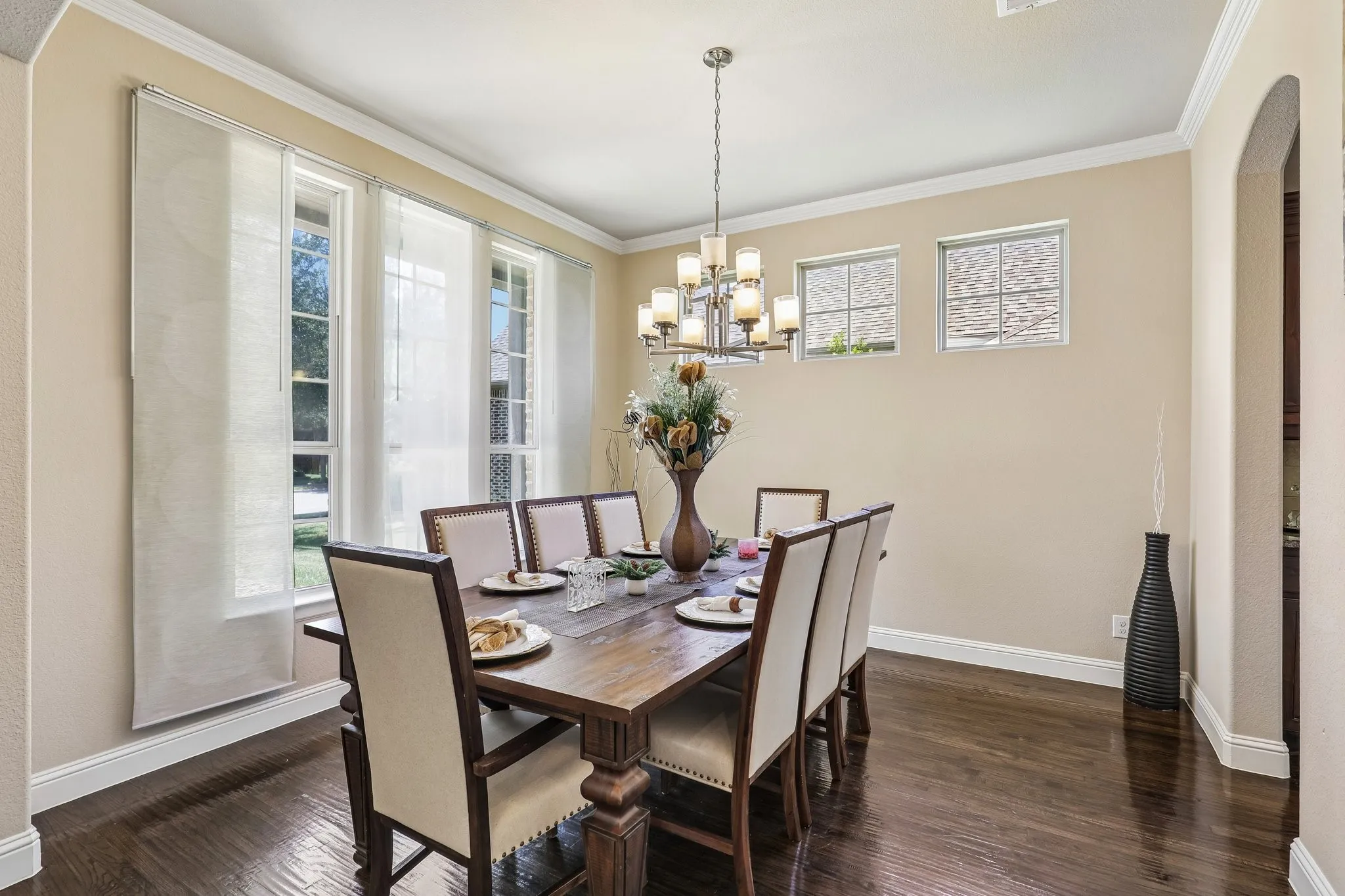 Single Family Residence For Sale in Tarrant County , 1123 Blue Lake Boulevard, Arlington, Texas 76005, 5 Bedroom, 4 Bathroom, 3 Garage spaces, 3,850 Sqft, built in 2013, mls#21341785, Real Estate Agent in Arlington, Homes For Sale in Tarrant county, Homes For Sale in Arlington, Realtor in Arlington Texas, Real Estate Brokerage Independent Realty Texas, Luminita Cordes Realtor