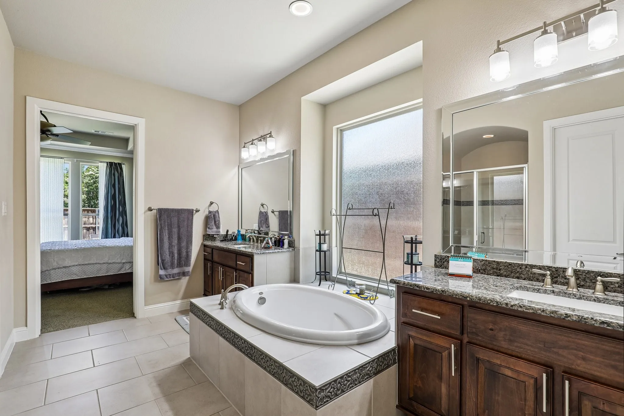 Single Family Residence For Sale in Tarrant County , 1123 Blue Lake Boulevard, Arlington, Texas 76005, 5 Bedroom, 4 Bathroom, 3 Garage spaces, 3,850 Sqft, built in 2013, mls#21341785, Real Estate Agent in Arlington, Homes For Sale in Tarrant county, Homes For Sale in Arlington, Realtor in Arlington Texas, Real Estate Brokerage Independent Realty Texas, Luminita Cordes Realtor