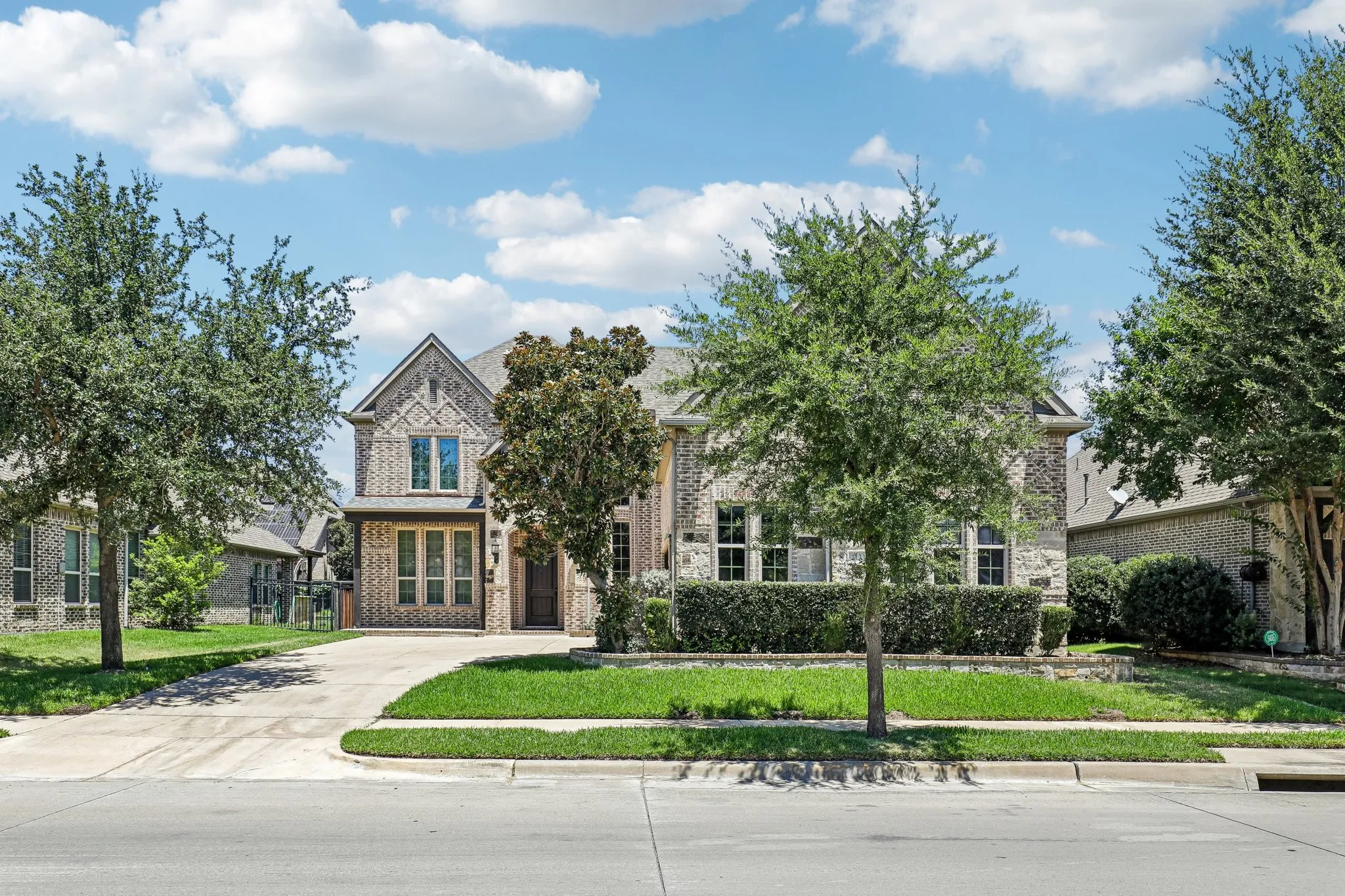 Single Family Residence For Sale in Tarrant County , 1123 Blue Lake Boulevard, Arlington, Texas 76005, 5 Bedroom, 4 Bathroom, 3 Garage spaces, 3,850 Sqft, built in 2013, mls#21341785, Real Estate Agent in Arlington, Homes For Sale in Tarrant county, Homes For Sale in Arlington, Realtor in Arlington Texas, Real Estate Brokerage Independent Realty Texas, Luminita Cordes Realtor
