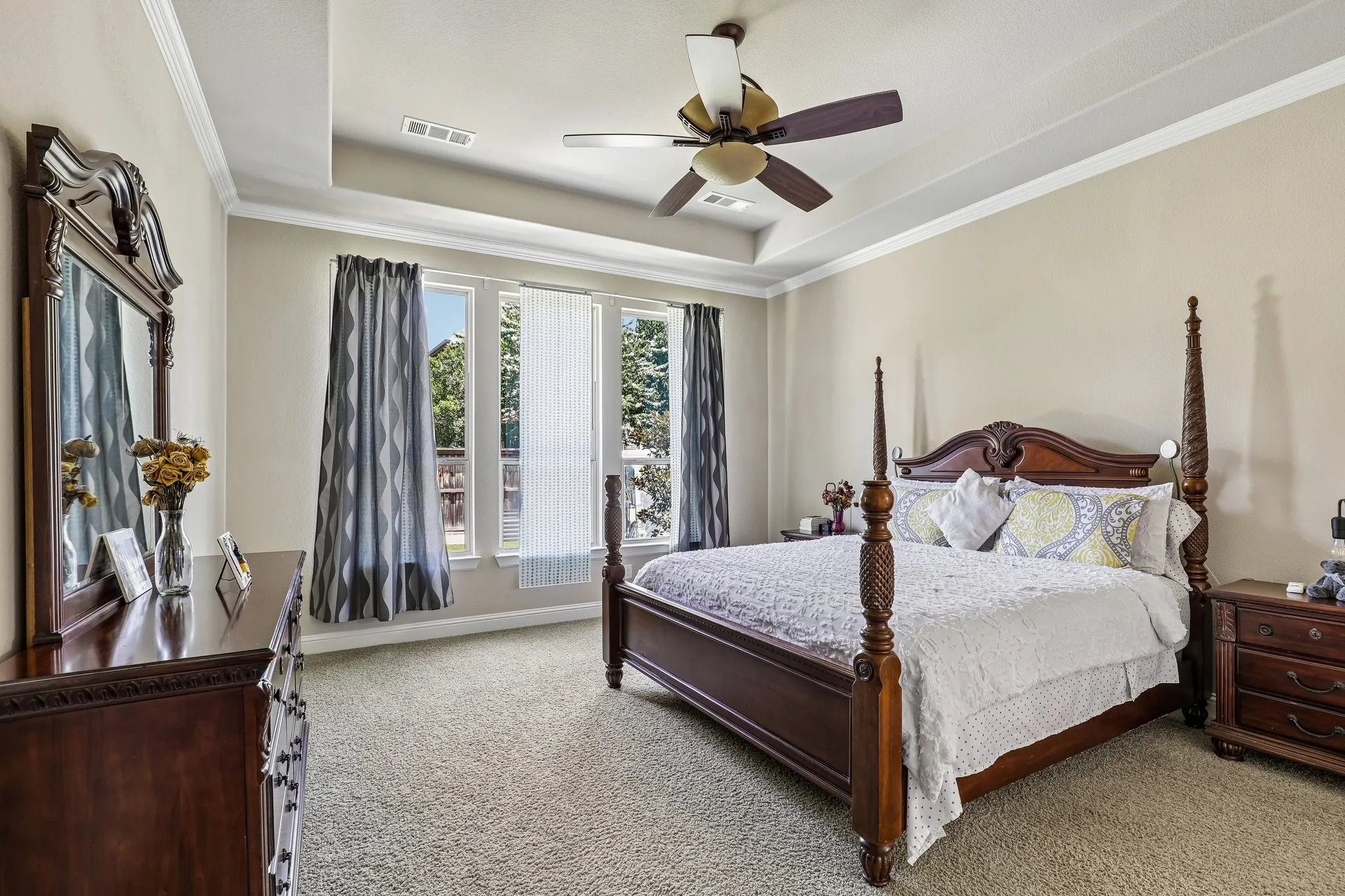 Single Family Residence For Sale in Tarrant County , 1123 Blue Lake Boulevard, Arlington, Texas 76005, 5 Bedroom, 4 Bathroom, 3 Garage spaces, 3,850 Sqft, built in 2013, mls#21341785, Real Estate Agent in Arlington, Homes For Sale in Tarrant county, Homes For Sale in Arlington, Realtor in Arlington Texas, Real Estate Brokerage Independent Realty Texas, Luminita Cordes Realtor