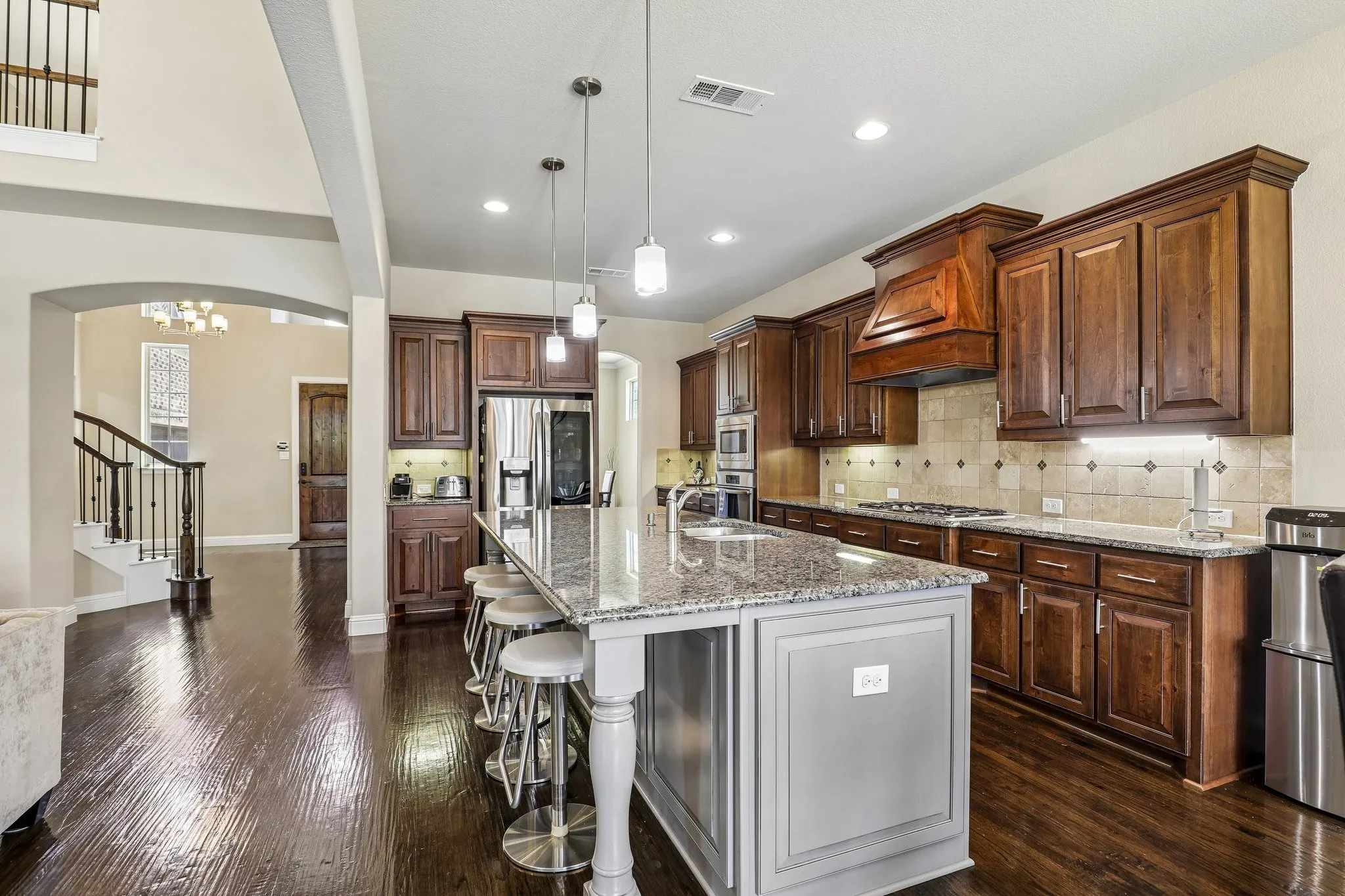Single Family Residence For Sale in Tarrant County , 1123 Blue Lake Boulevard, Arlington, Texas 76005, 5 Bedroom, 4 Bathroom, 3 Garage spaces, 3,850 Sqft, built in 2013, mls#21341785, Real Estate Agent in Arlington, Homes For Sale in Tarrant county, Homes For Sale in Arlington, Realtor in Arlington Texas, Real Estate Brokerage Independent Realty Texas, Luminita Cordes Realtor