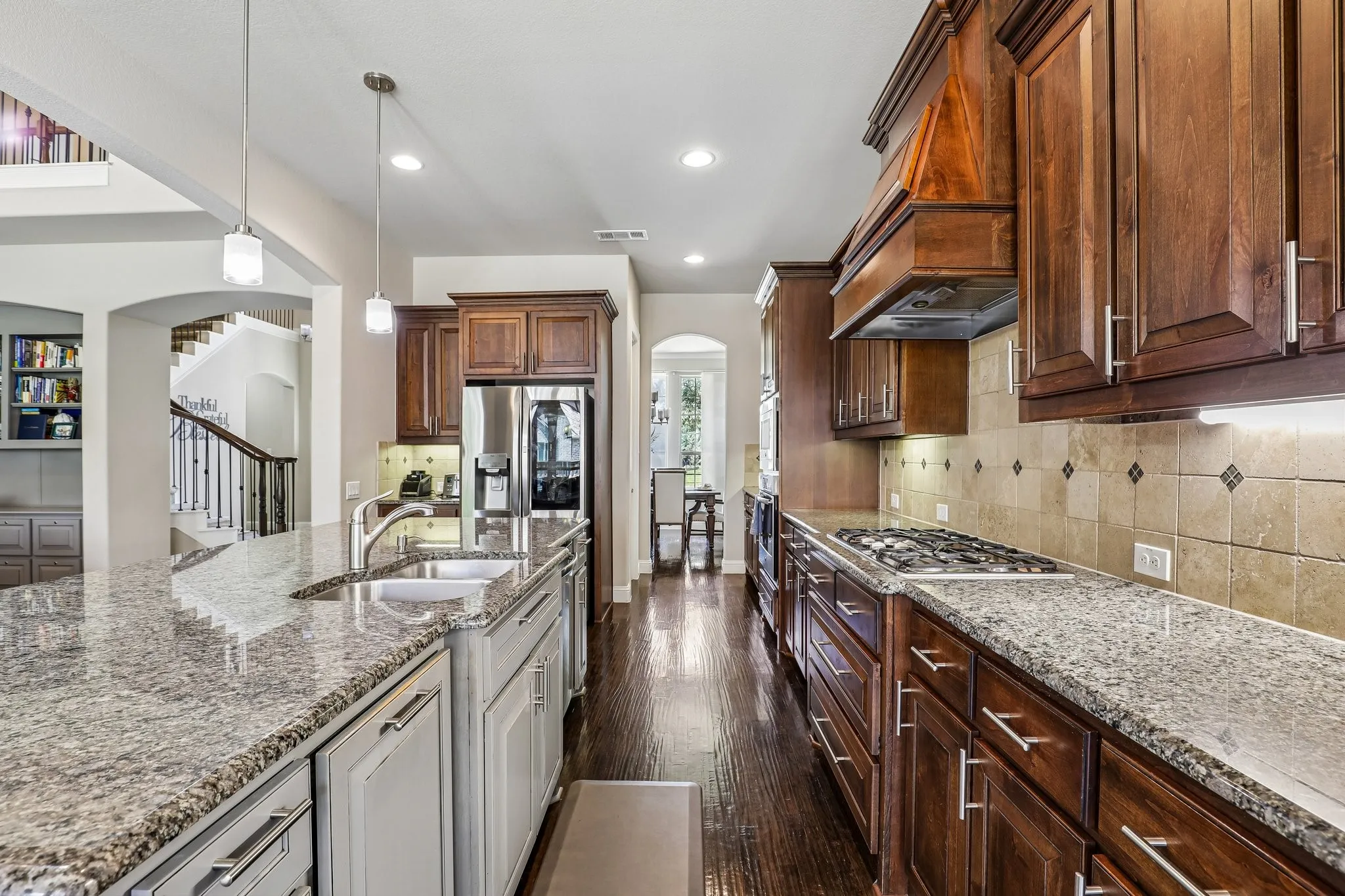 Single Family Residence For Sale in Tarrant County , 1123 Blue Lake Boulevard, Arlington, Texas 76005, 5 Bedroom, 4 Bathroom, 3 Garage spaces, 3,850 Sqft, built in 2013, mls#21341785, Real Estate Agent in Arlington, Homes For Sale in Tarrant county, Homes For Sale in Arlington, Realtor in Arlington Texas, Real Estate Brokerage Independent Realty Texas, Luminita Cordes Realtor
