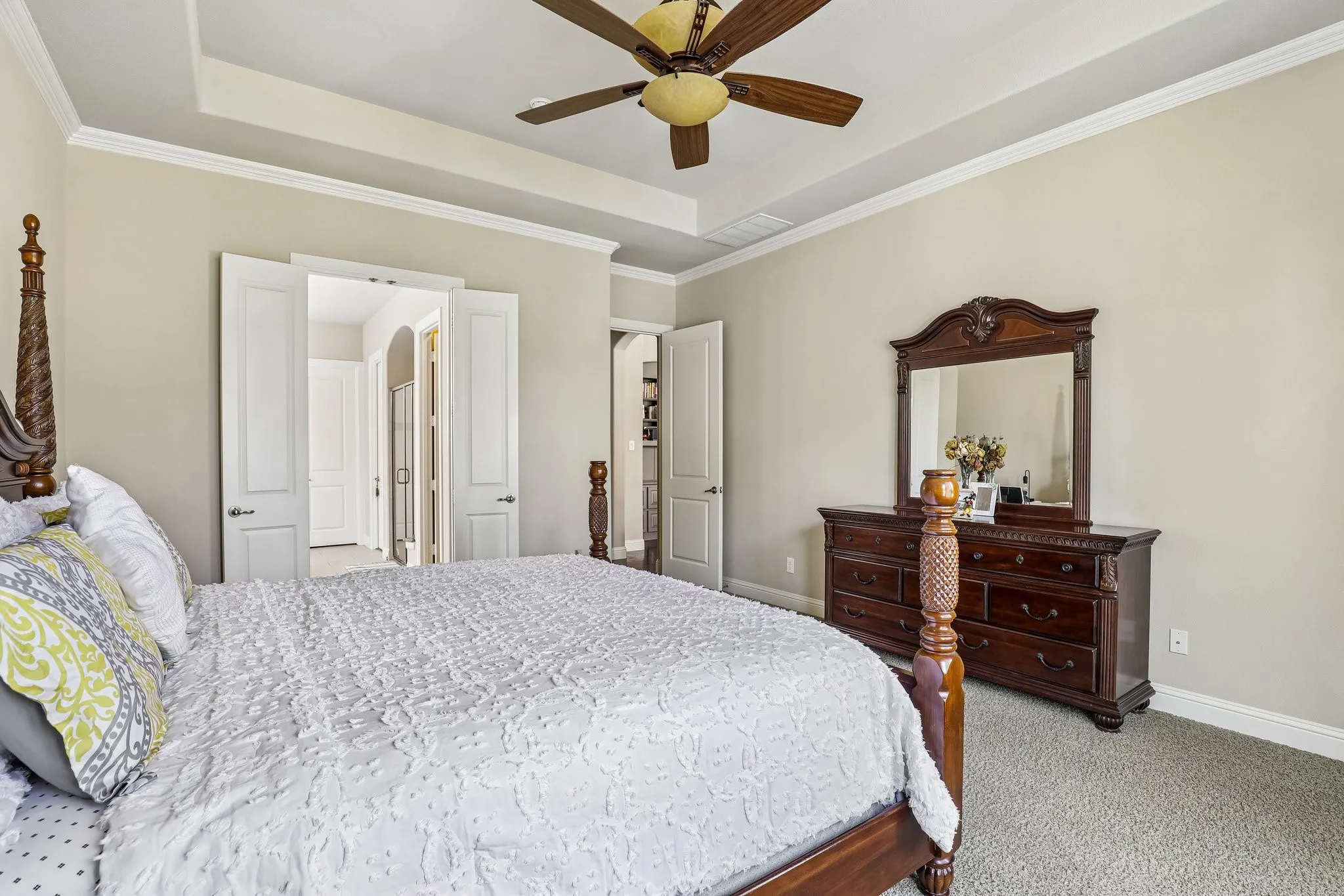 Single Family Residence For Sale in Tarrant County , 1123 Blue Lake Boulevard, Arlington, Texas 76005, 5 Bedroom, 4 Bathroom, 3 Garage spaces, 3,850 Sqft, built in 2013, mls#21341785, Real Estate Agent in Arlington, Homes For Sale in Tarrant county, Homes For Sale in Arlington, Realtor in Arlington Texas, Real Estate Brokerage Independent Realty Texas, Luminita Cordes Realtor