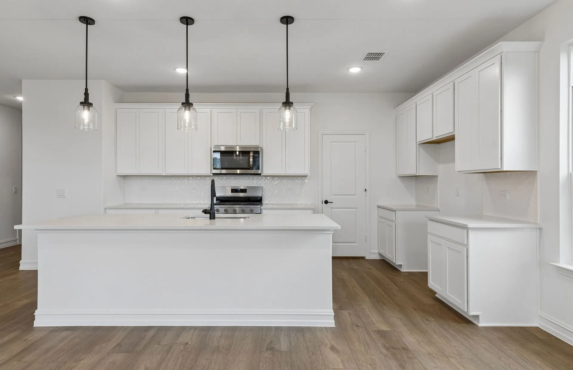 Eat-in bartop kitchen island