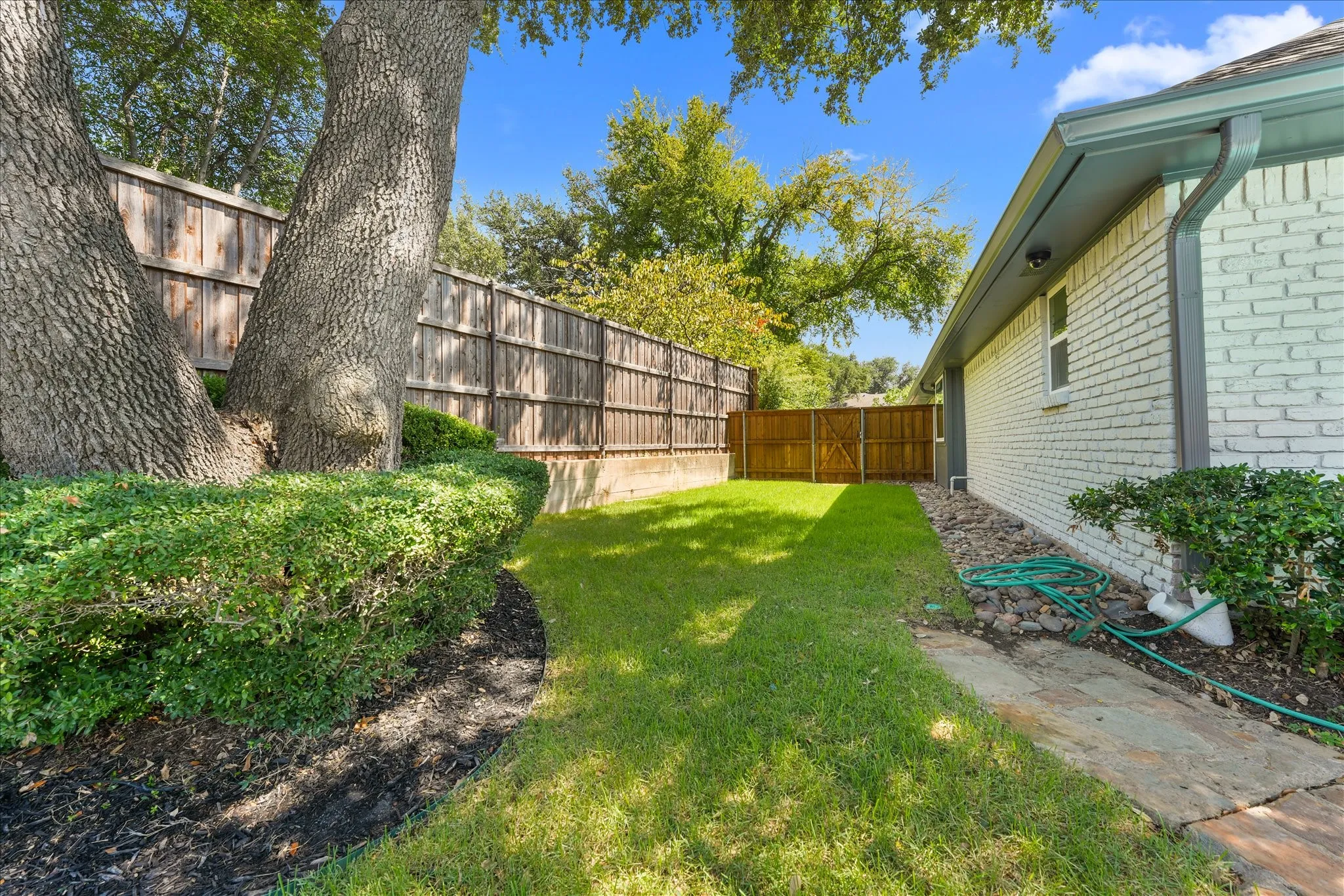 Single Family Residence For Sale in Dallas County , 17209 Graystone Drive, Dallas, Texas 75248, 4 Bedroom, 4 Bathroom, 3 Garage spaces, 3,986 Sqft, built in 1978, mls#21343789, Real Estate Agent in Dallas, Homes For Sale in Dallas county, Homes For Sale in Dallas, Realtor in Dallas Texas, Real Estate Brokerage Independent Realty Texas, Luminita Cordes Realtor