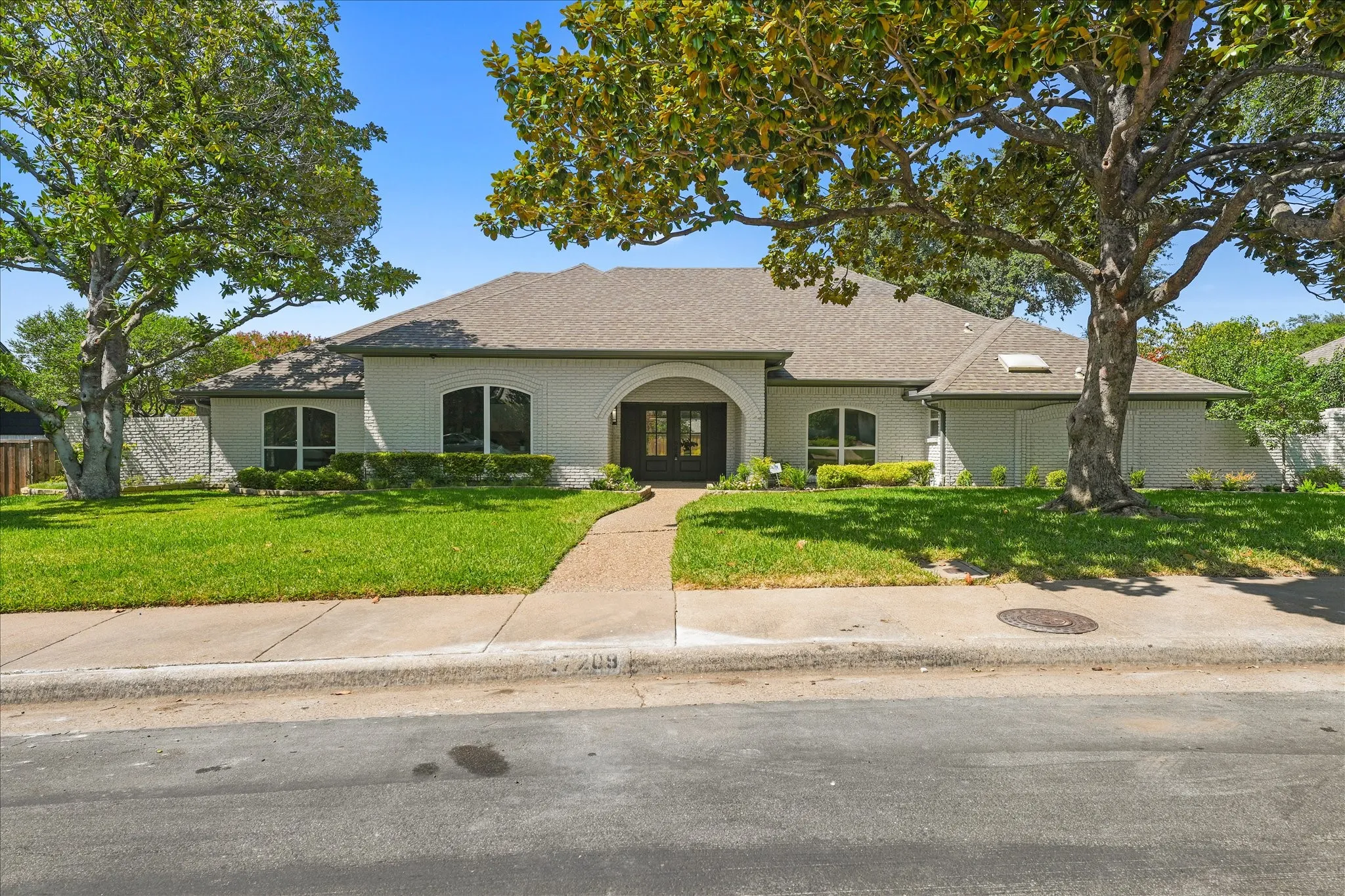 Single Family Residence For Sale in Dallas County , 17209 Graystone Drive, Dallas, Texas 75248, 4 Bedroom, 4 Bathroom, 3 Garage spaces, 3,986 Sqft, built in 1978, mls#21343789, Real Estate Agent in Dallas, Homes For Sale in Dallas county, Homes For Sale in Dallas, Realtor in Dallas Texas, Real Estate Brokerage Independent Realty Texas, Luminita Cordes Realtor