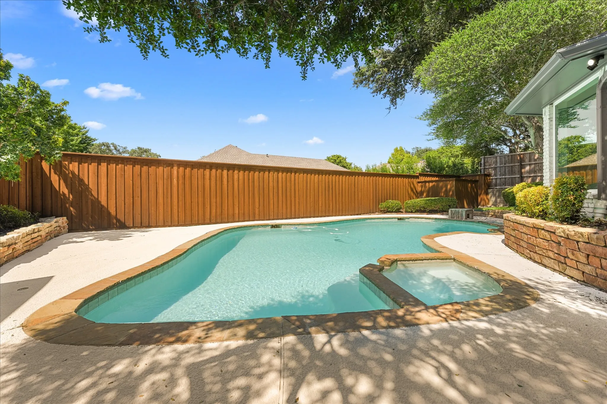 Single Family Residence For Sale in Dallas County , 17209 Graystone Drive, Dallas, Texas 75248, 4 Bedroom, 4 Bathroom, 3 Garage spaces, 3,986 Sqft, built in 1978, mls#21343789, Real Estate Agent in Dallas, Homes For Sale in Dallas county, Homes For Sale in Dallas, Realtor in Dallas Texas, Real Estate Brokerage Independent Realty Texas, Luminita Cordes Realtor