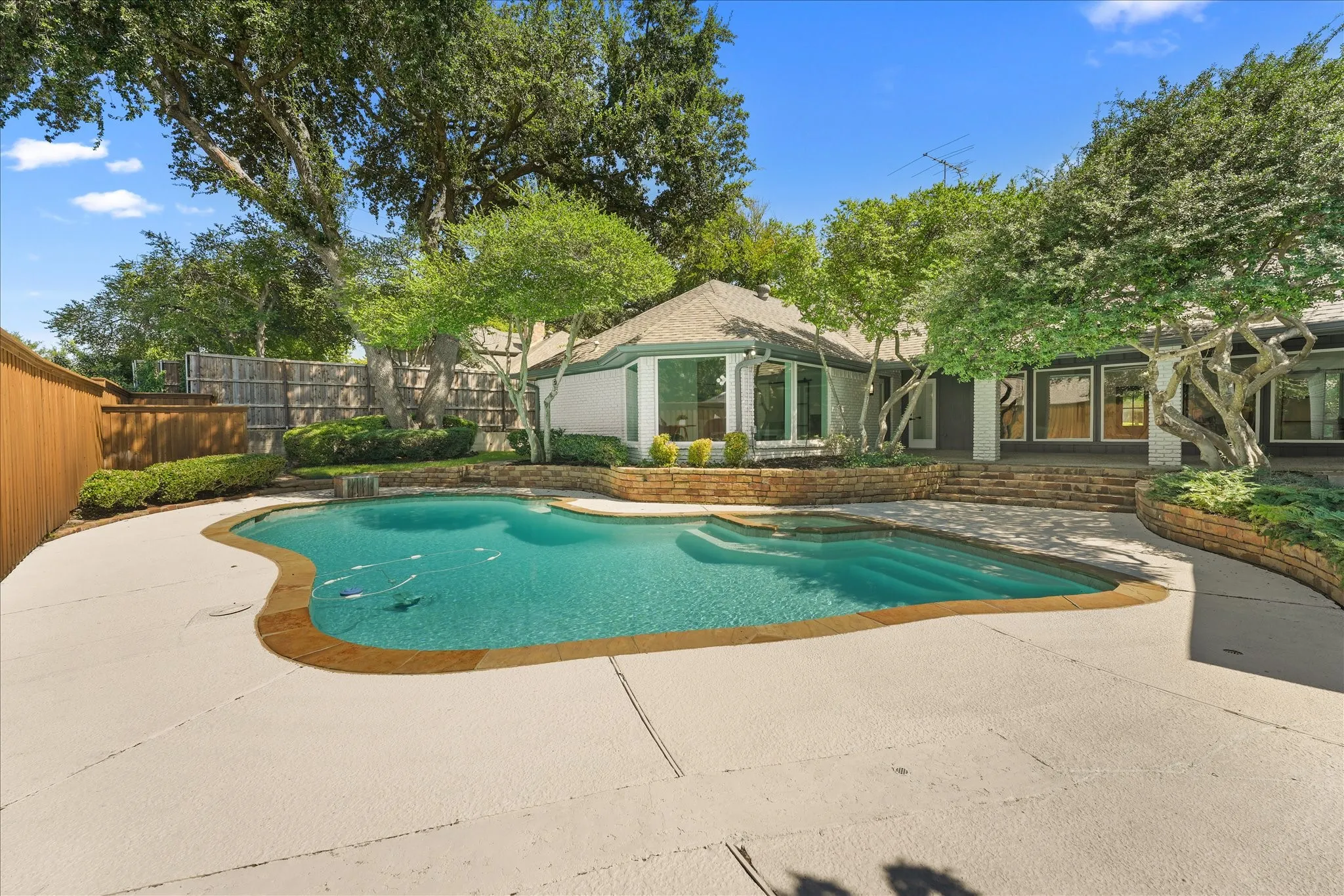 Single Family Residence For Sale in Dallas County , 17209 Graystone Drive, Dallas, Texas 75248, 4 Bedroom, 4 Bathroom, 3 Garage spaces, 3,986 Sqft, built in 1978, mls#21343789, Real Estate Agent in Dallas, Homes For Sale in Dallas county, Homes For Sale in Dallas, Realtor in Dallas Texas, Real Estate Brokerage Independent Realty Texas, Luminita Cordes Realtor