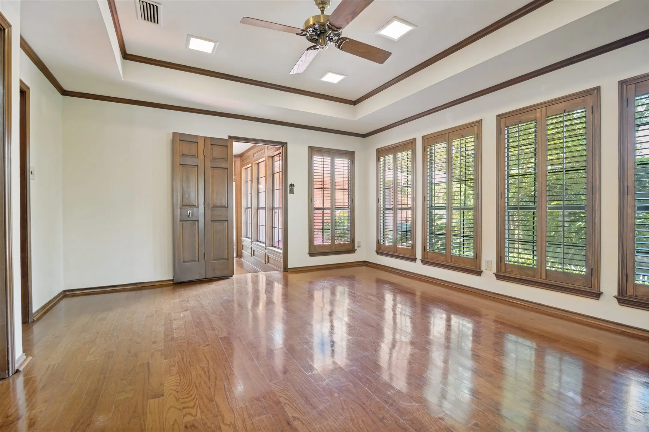 Flex room can be 3rd bedroom or 2nd living area, doorway leads to the wet bar area.