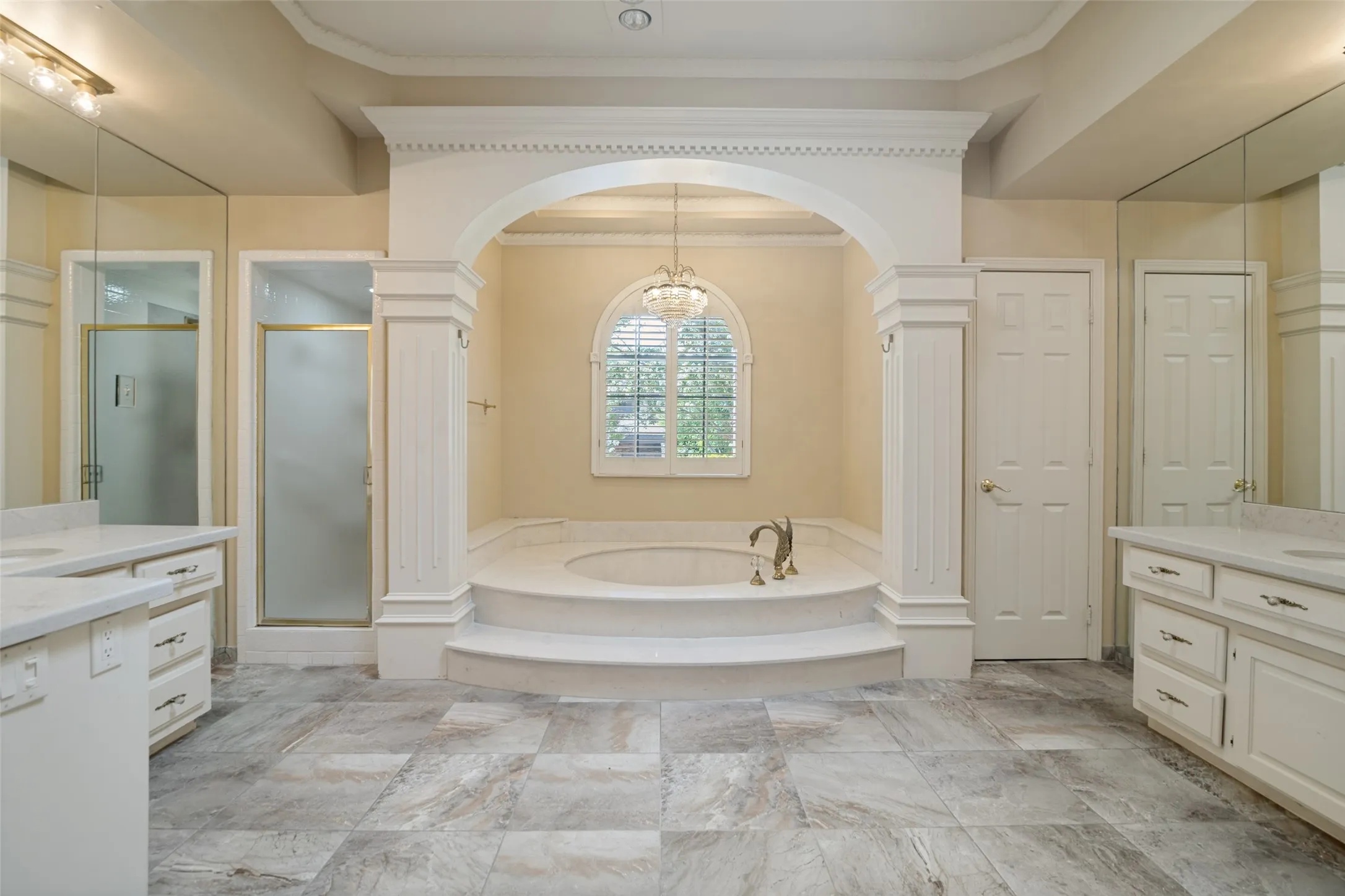 Single Family Residence For Sale in Dallas County , 16028 Chalfont Place, Dallas, Texas 75248, 3 Bedroom, 3 Bathroom, 2 Garage spaces, 3,076 Sqft, built in 1978, mls#21330028, Real Estate Agent in Dallas, Homes For Sale in Dallas county, Homes For Sale in Dallas, Realtor in Dallas Texas, Real Estate Brokerage Independent Realty Texas, Luminita Cordes Realtor